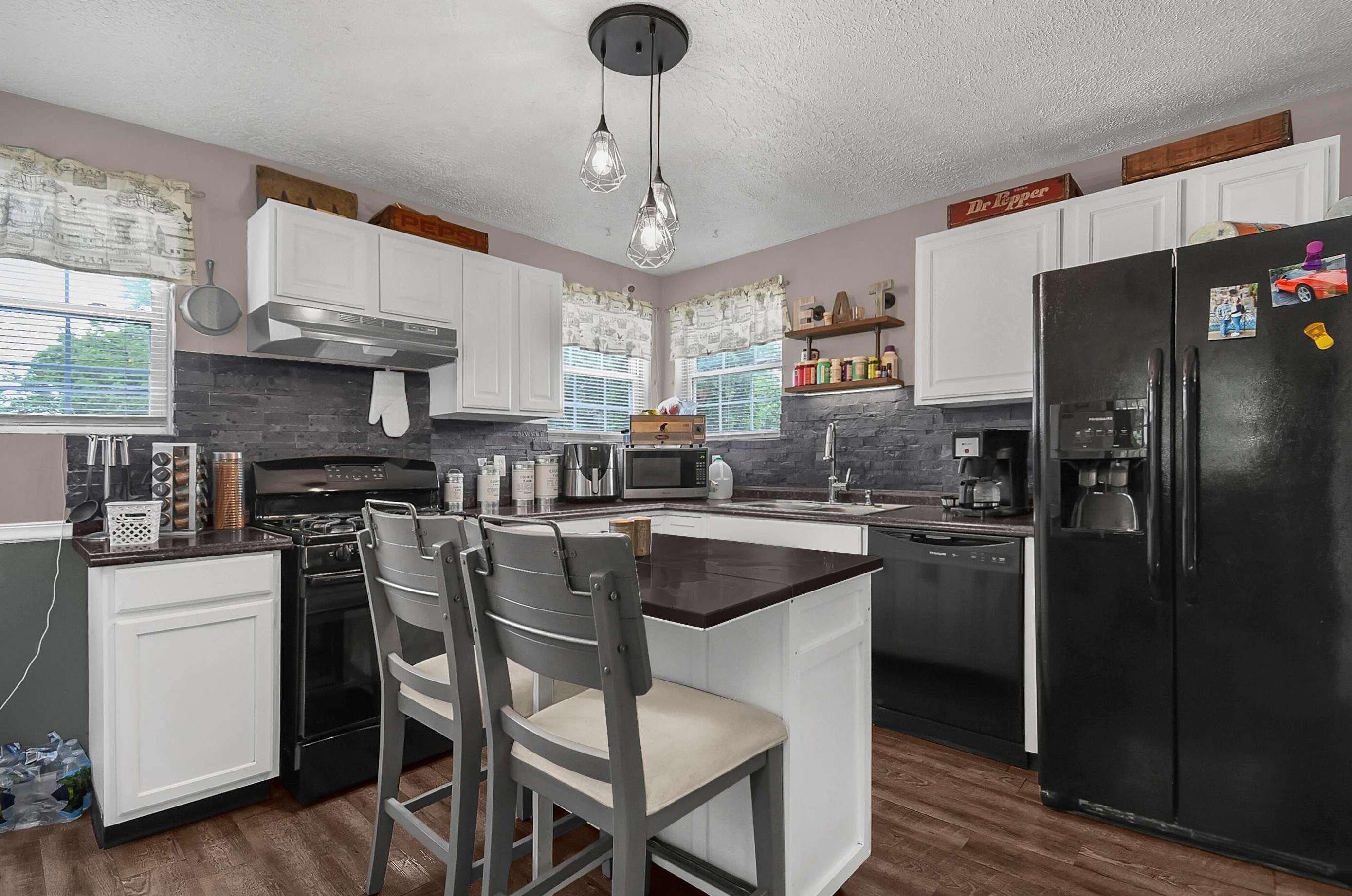 1033 Harrisburg Pike, Columbus OH 43223-2851 exterior