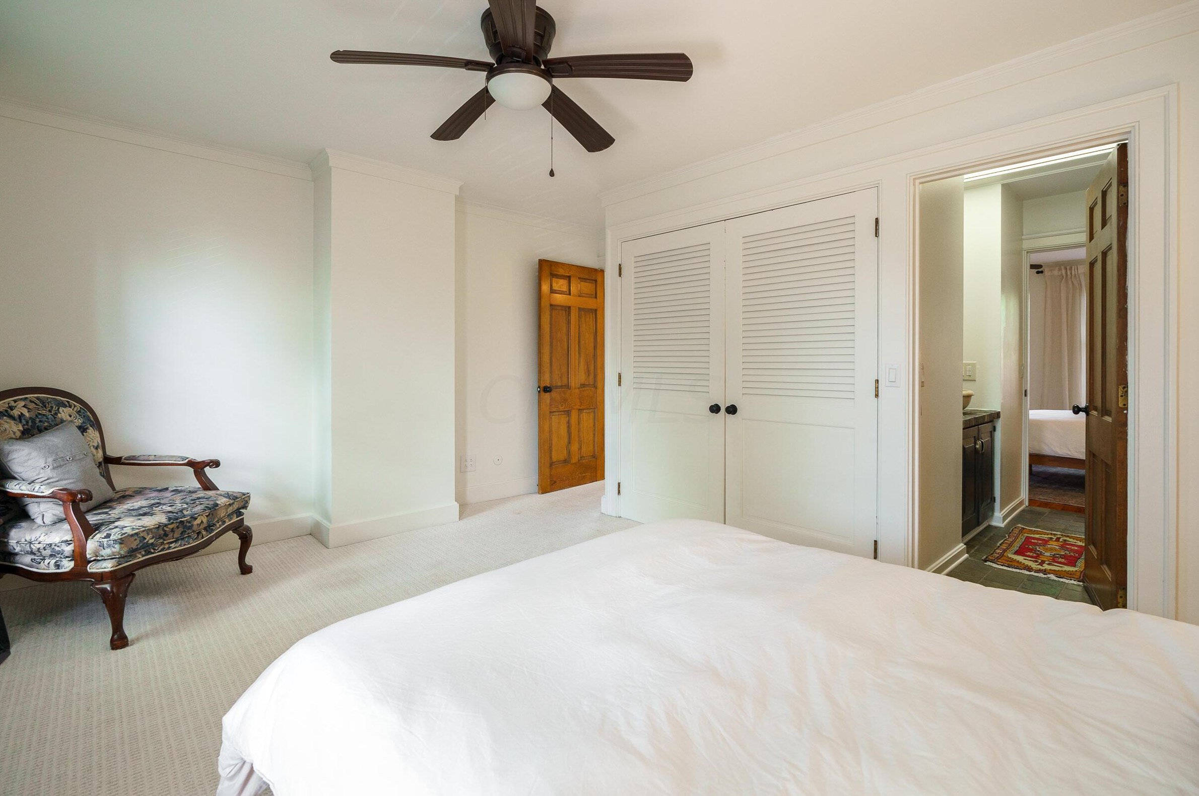 587 Grant Ave, Columbus OH 43215-2146 exterior