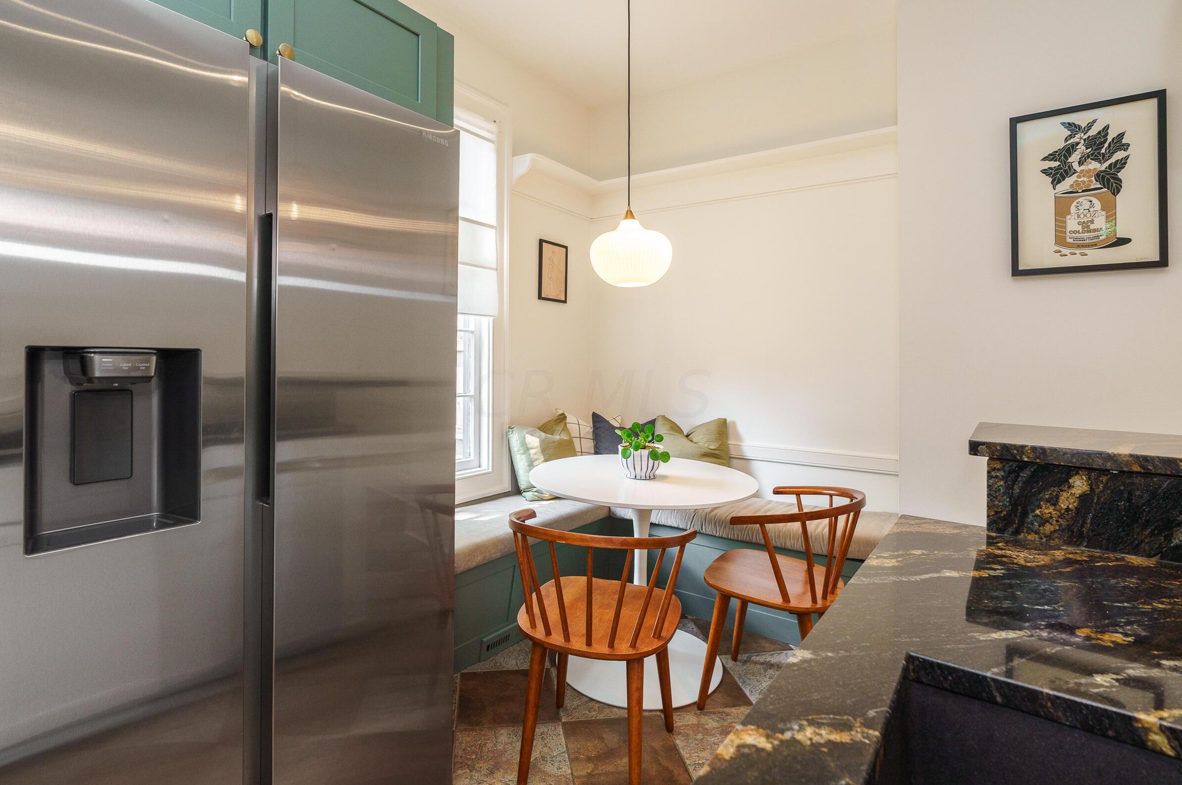 587 Grant Ave, Columbus OH 43215-2146 exterior