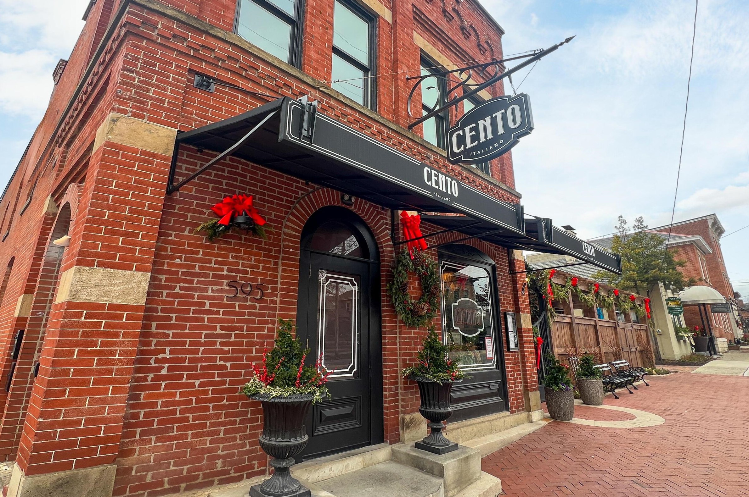 587 Grant Ave, Columbus OH 43215-2146 exterior