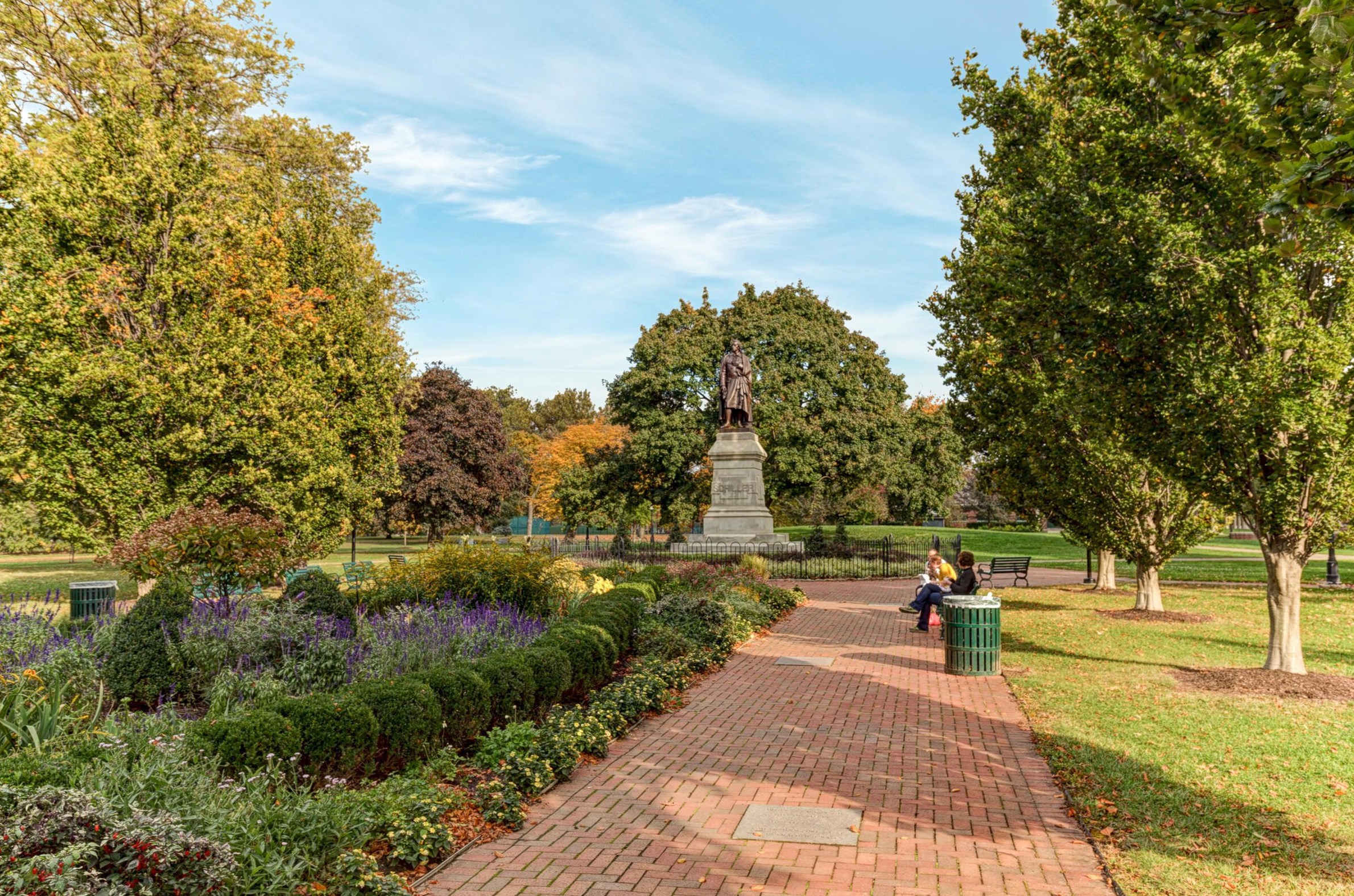 587 Grant Ave, Columbus OH 43215-2146 exterior