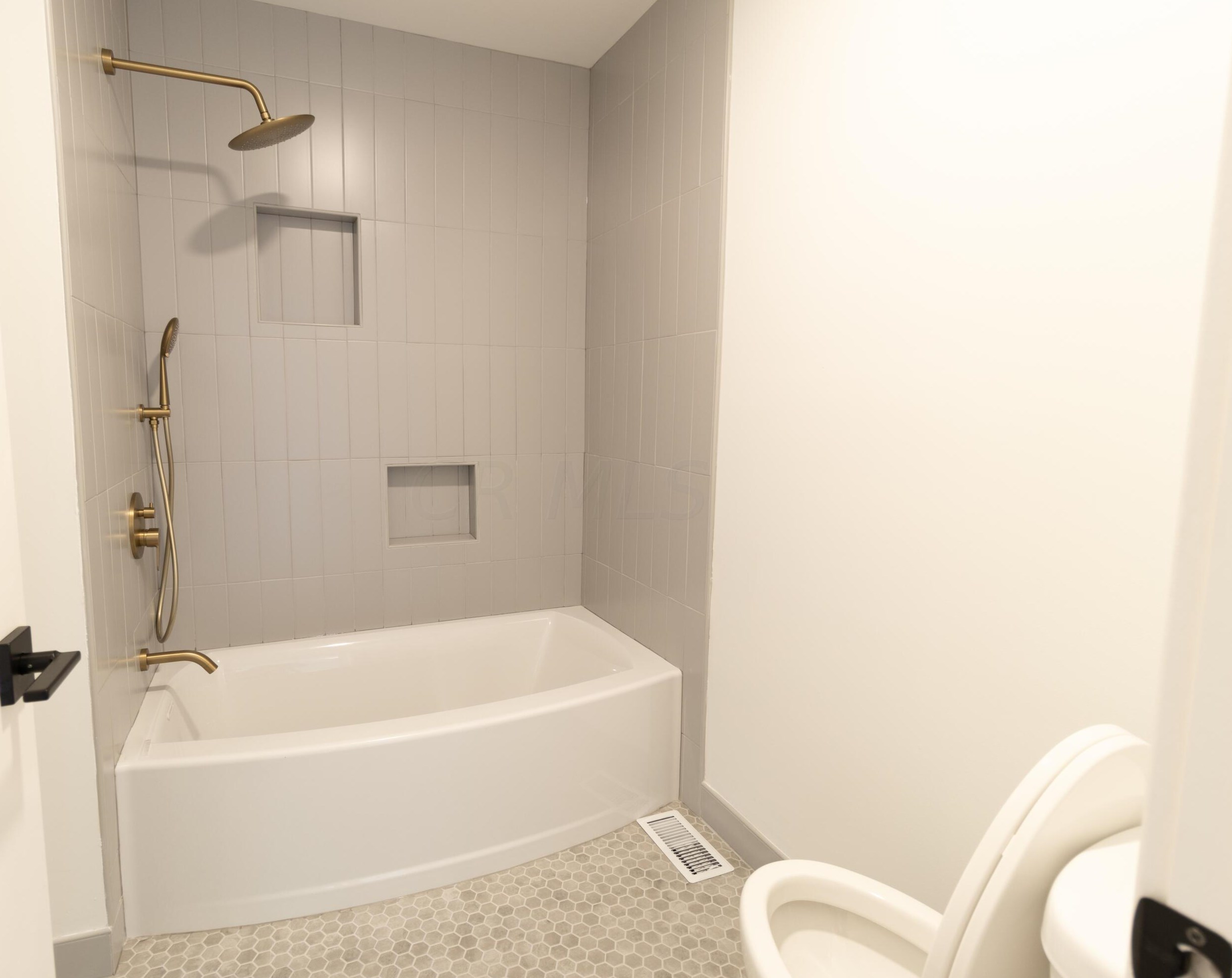 563 Laurel Ridge Dr, Columbus OH  43230-6106 exterior