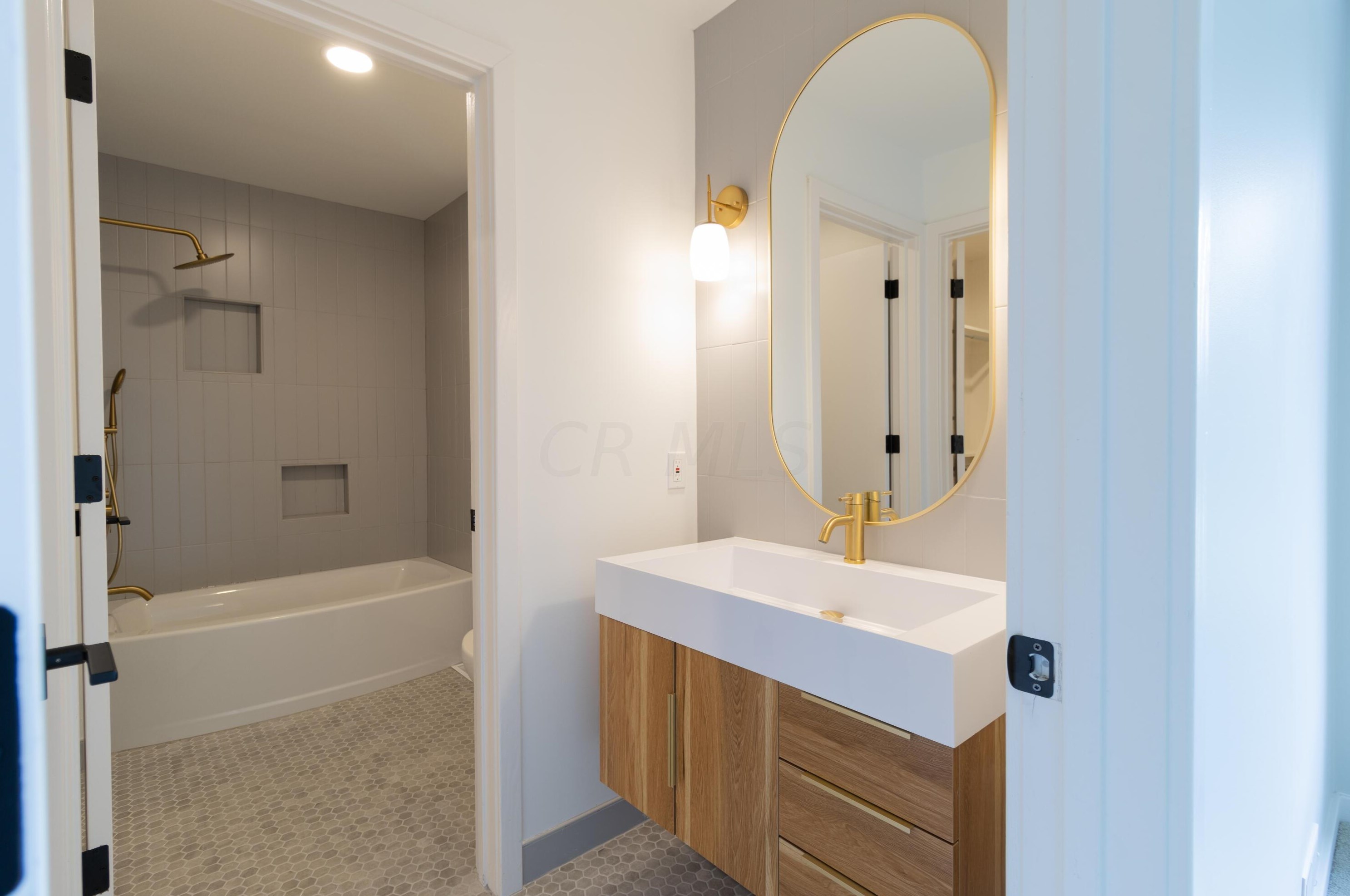 563 Laurel Ridge Dr, Columbus OH  43230-6106 exterior