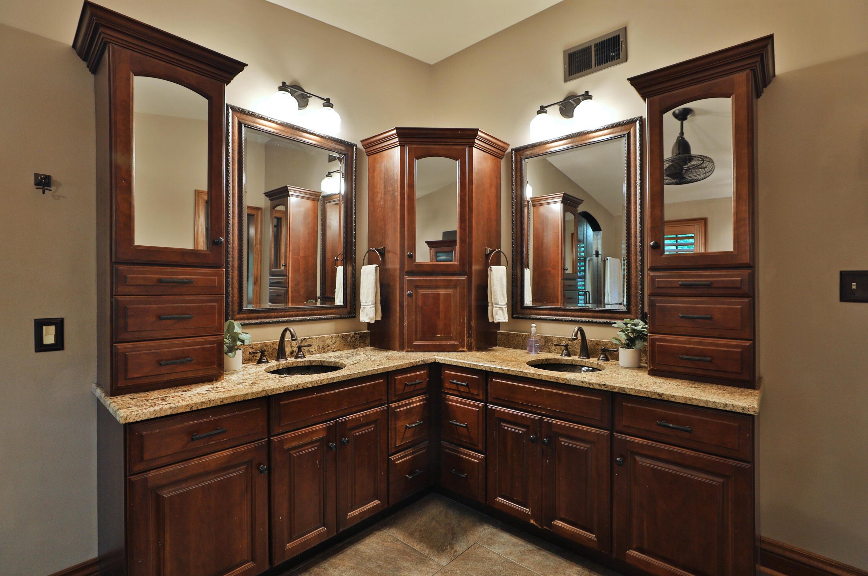 5803 Dover Ct, Columbus OH 43085-3806 exterior