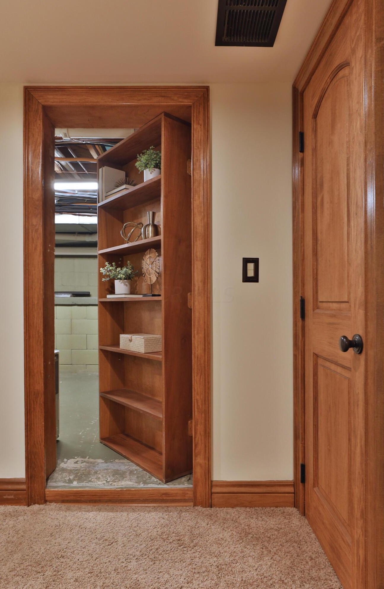 5803 Dover Ct, Columbus OH 43085-3806 exterior