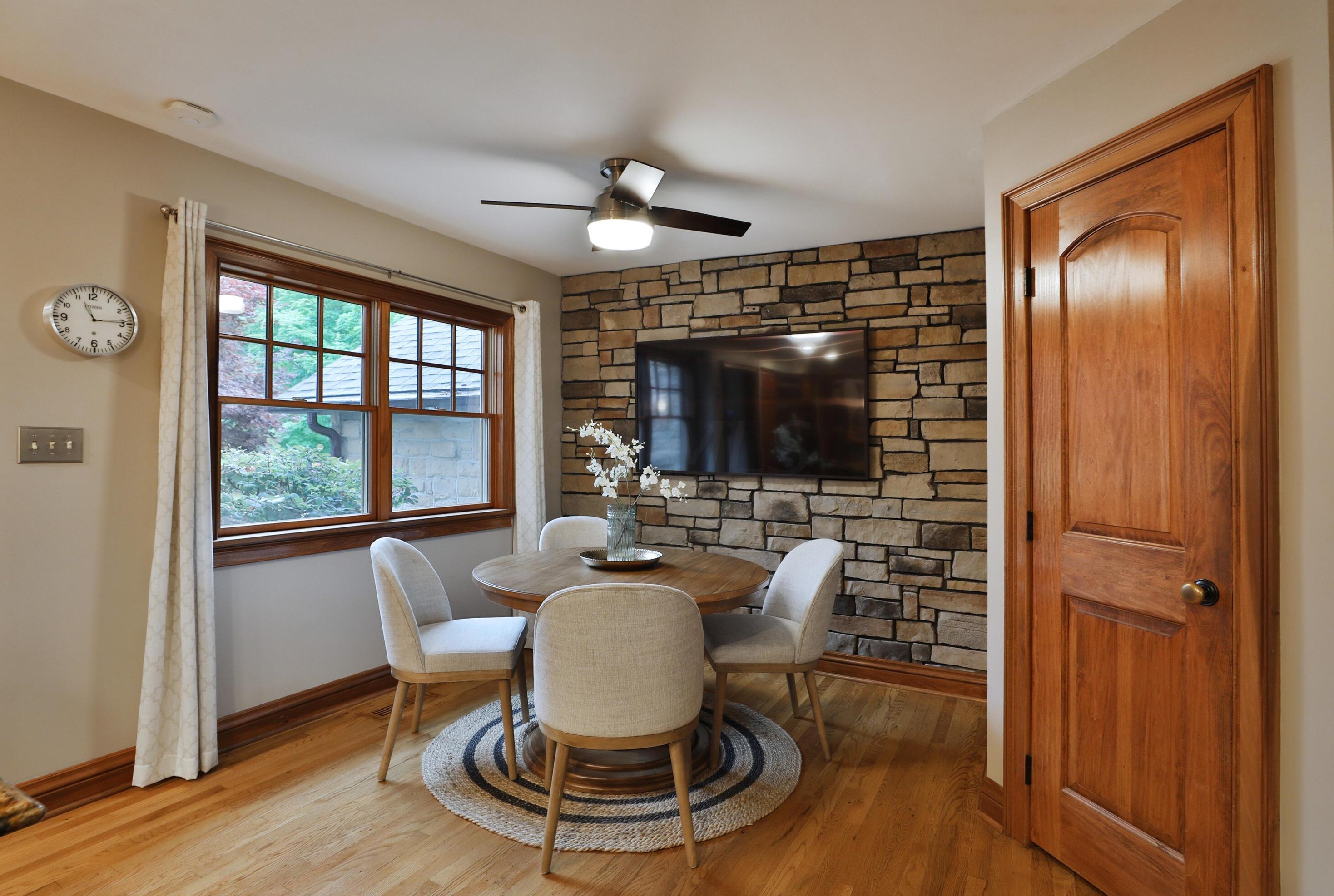 5803 Dover Ct, Columbus OH 43085-3806 exterior