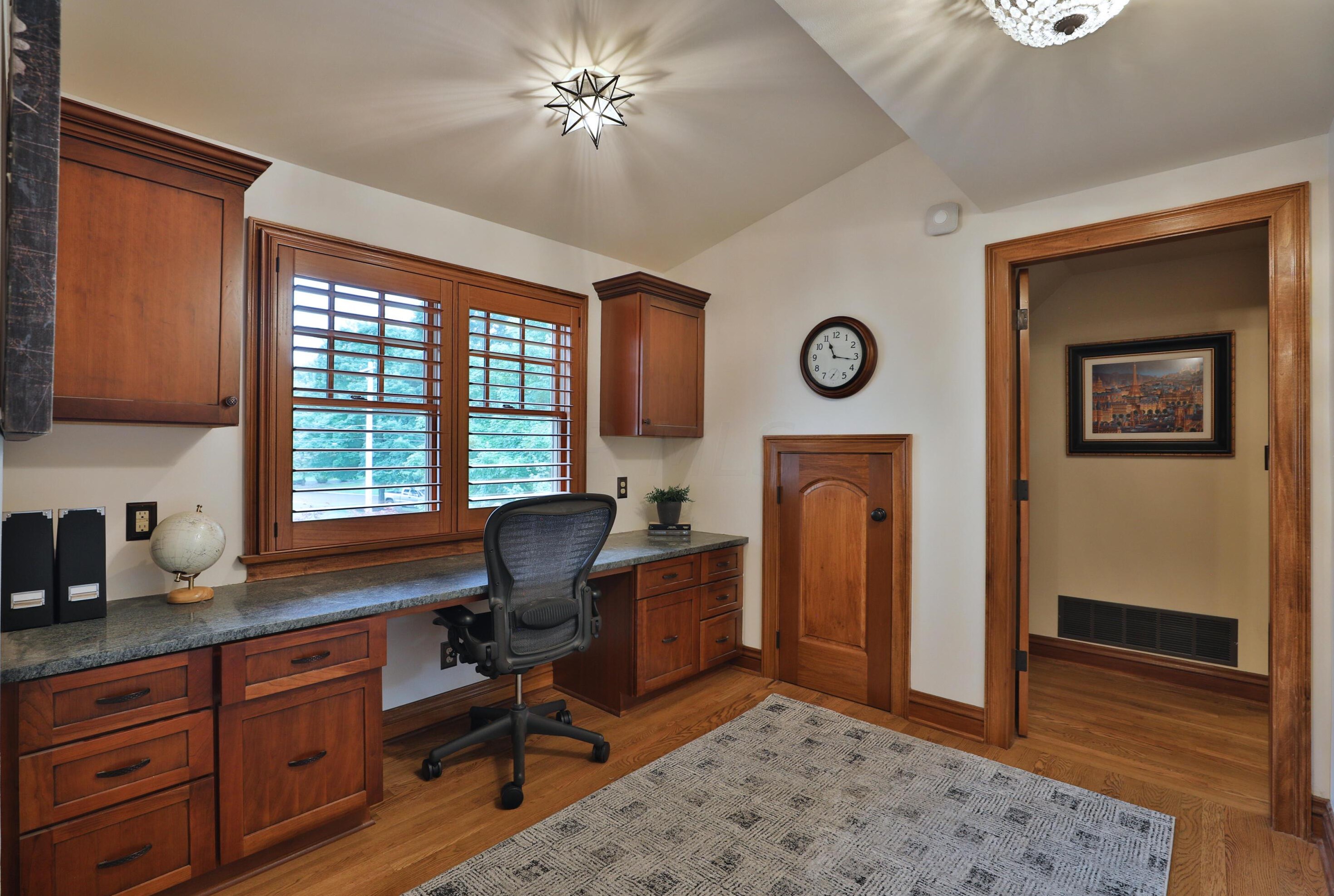 5803 Dover Ct, Columbus OH 43085-3806 exterior