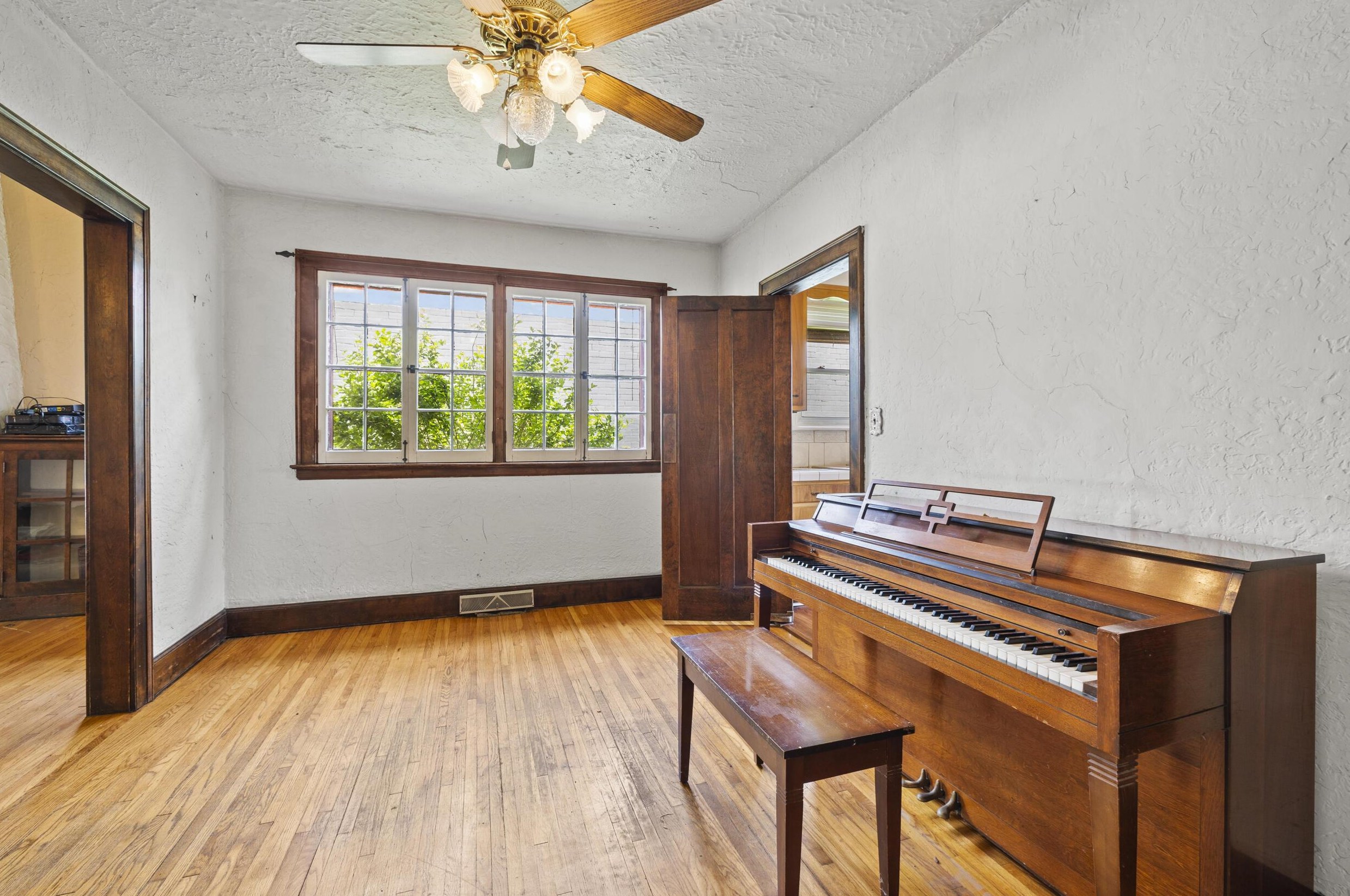 23 Torrence Rd, Columbus OH 43214-3841 exterior