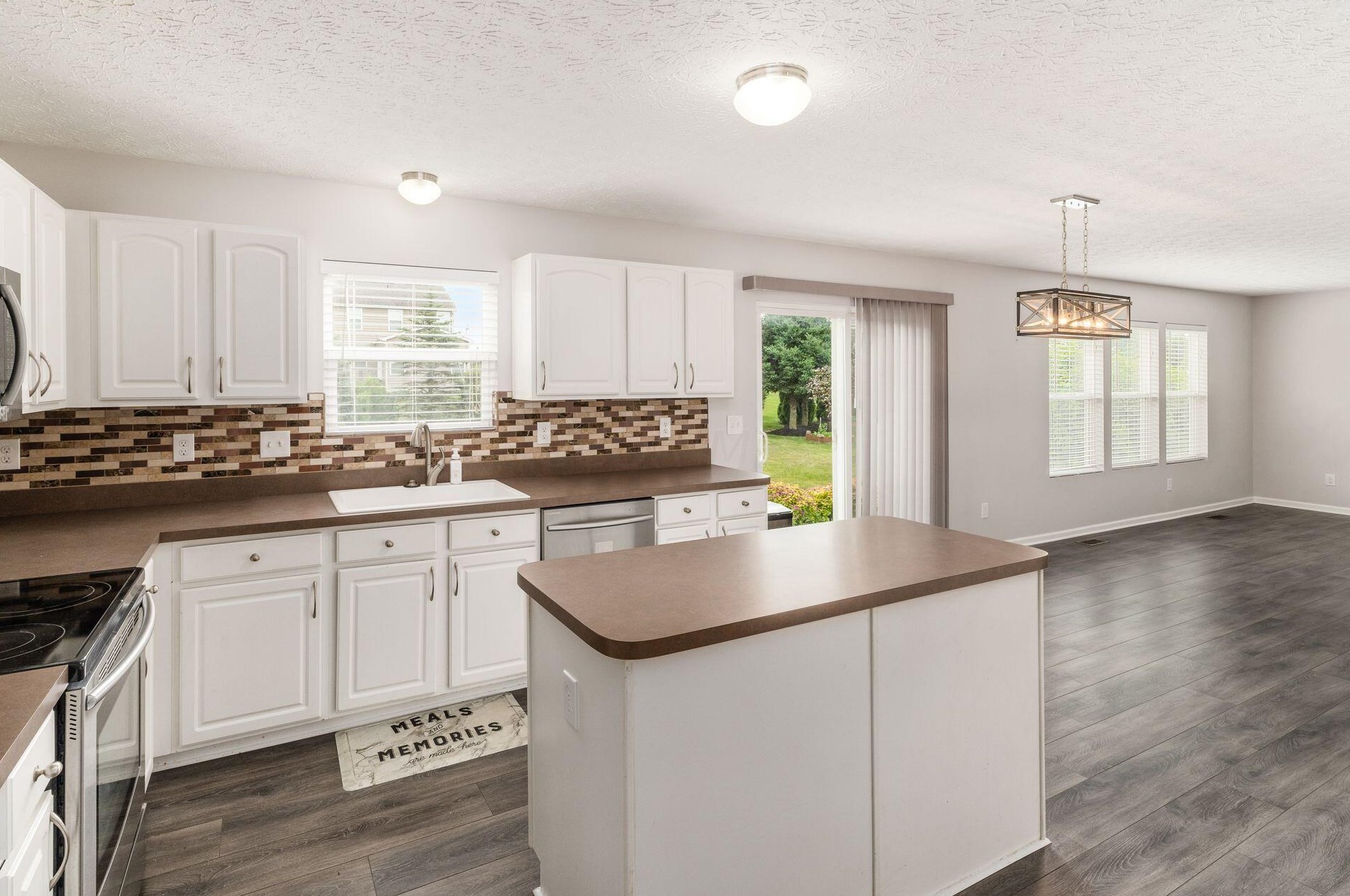 808 Brevard Cir, Pickerington OH  43147-7854 exterior