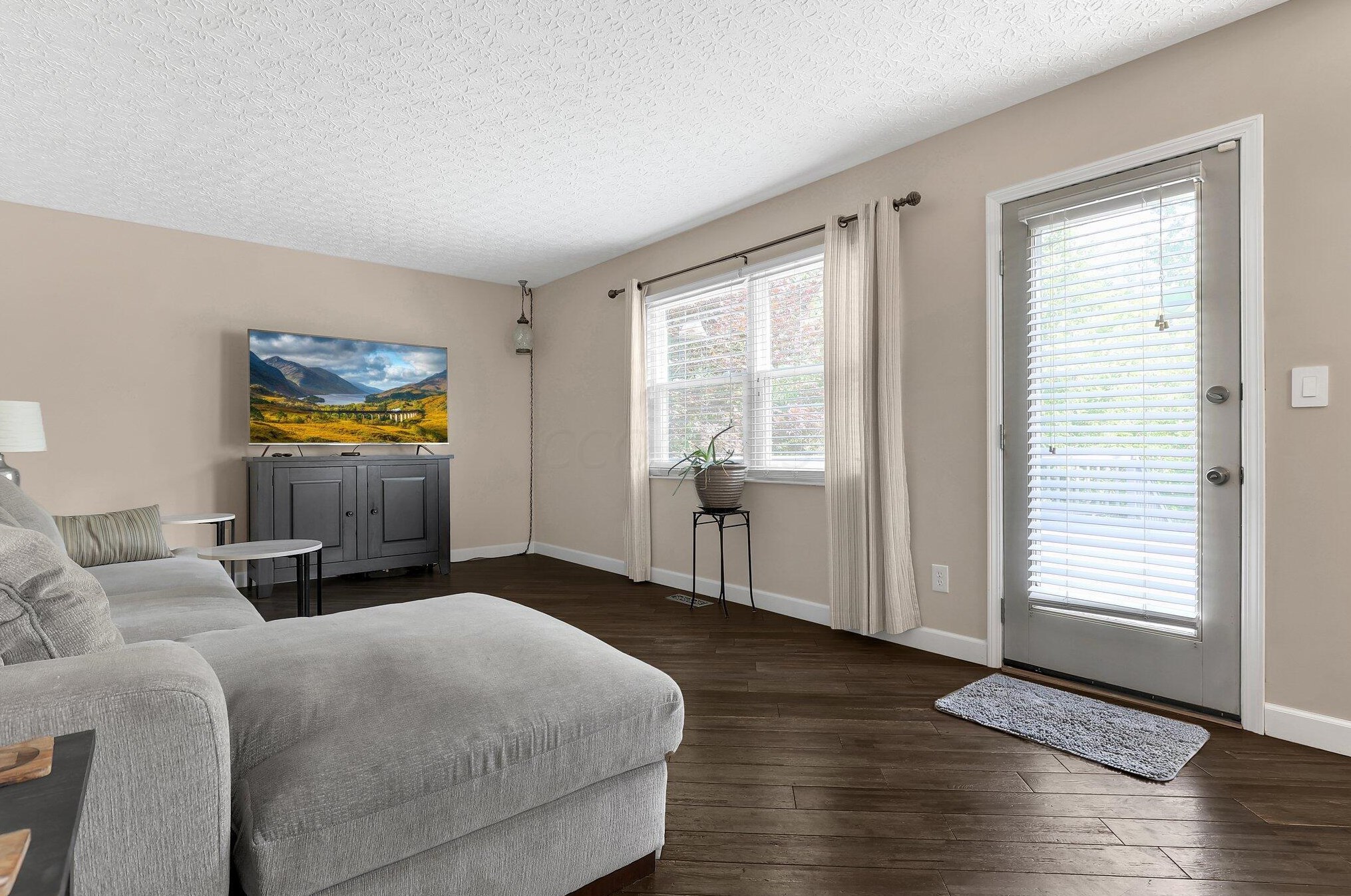 3553 Rosburg Dr, Columbus OH 43228-7073 exterior