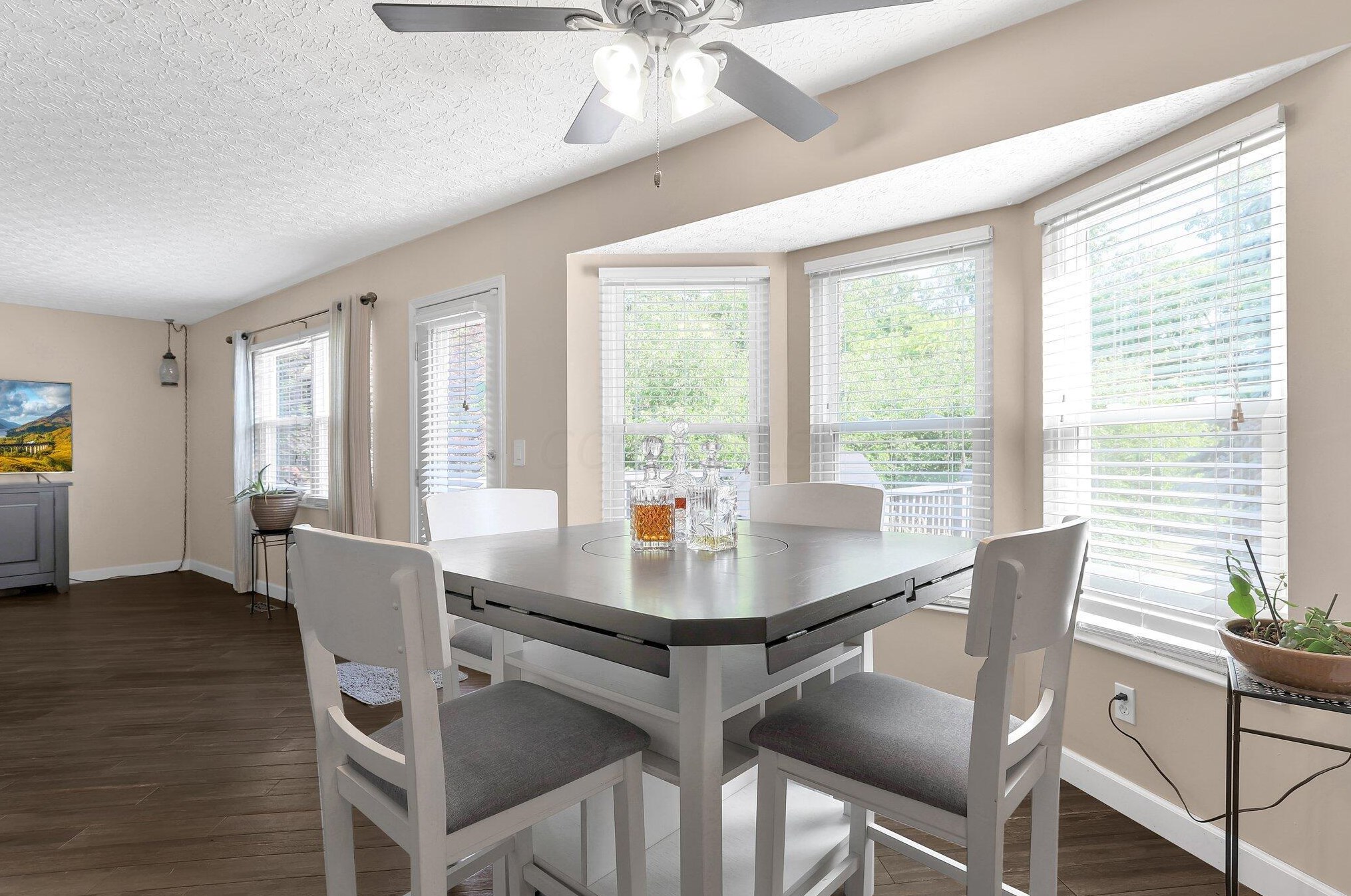 3553 Rosburg Dr, Columbus OH 43228-7073 exterior