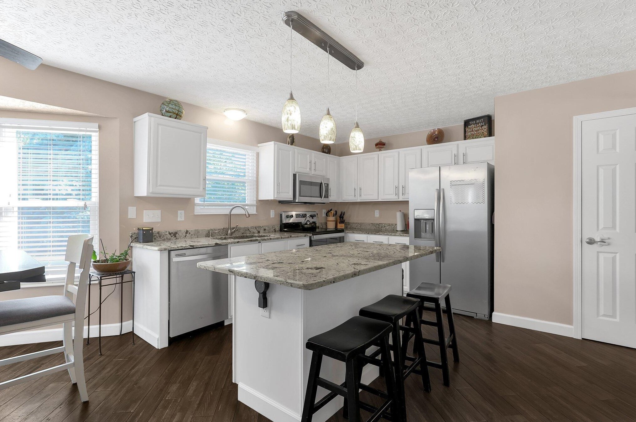 3553 Rosburg Dr, Columbus OH 43228-7073 exterior