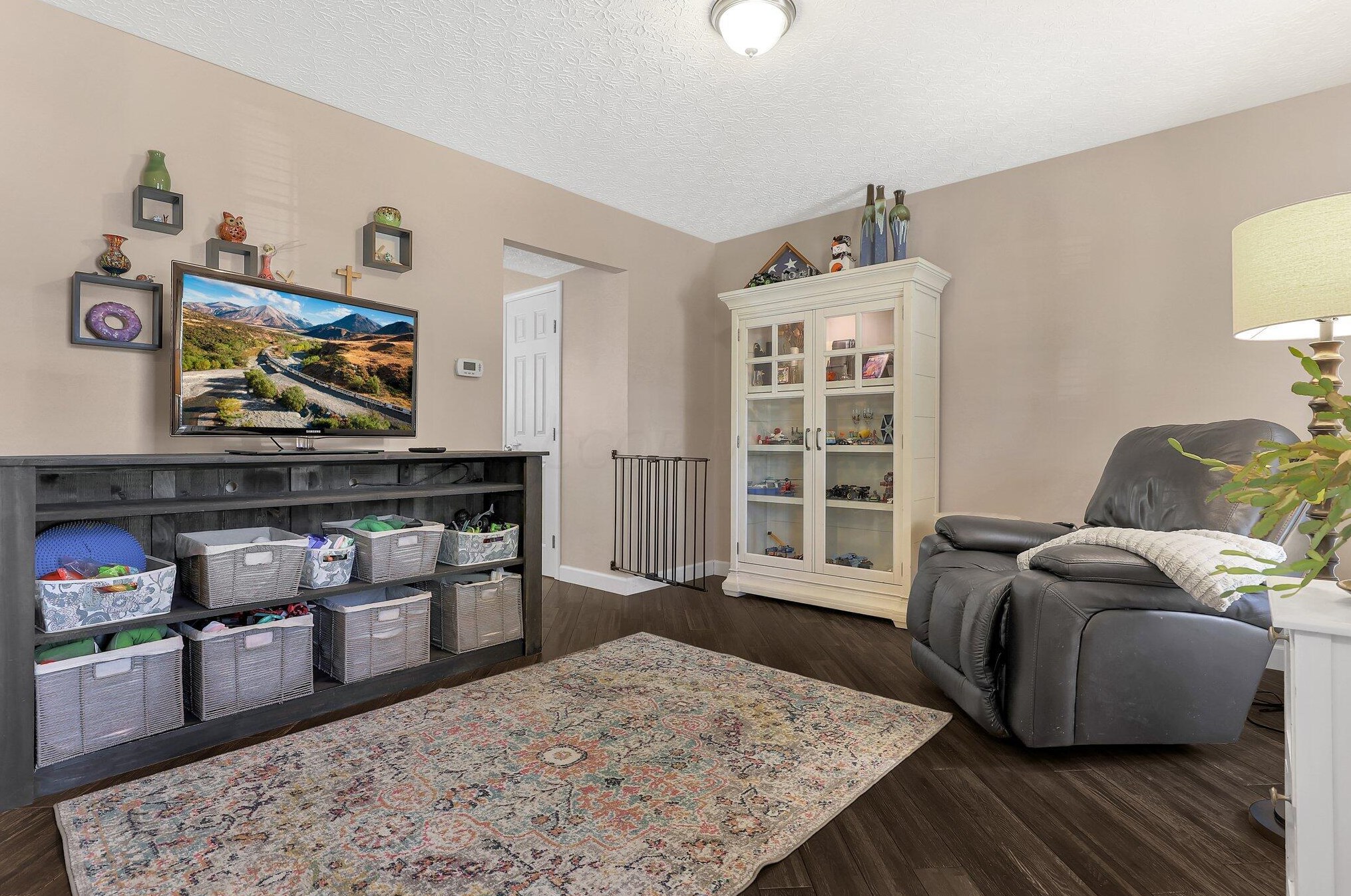 3553 Rosburg Dr, Columbus OH 43228-7073 exterior