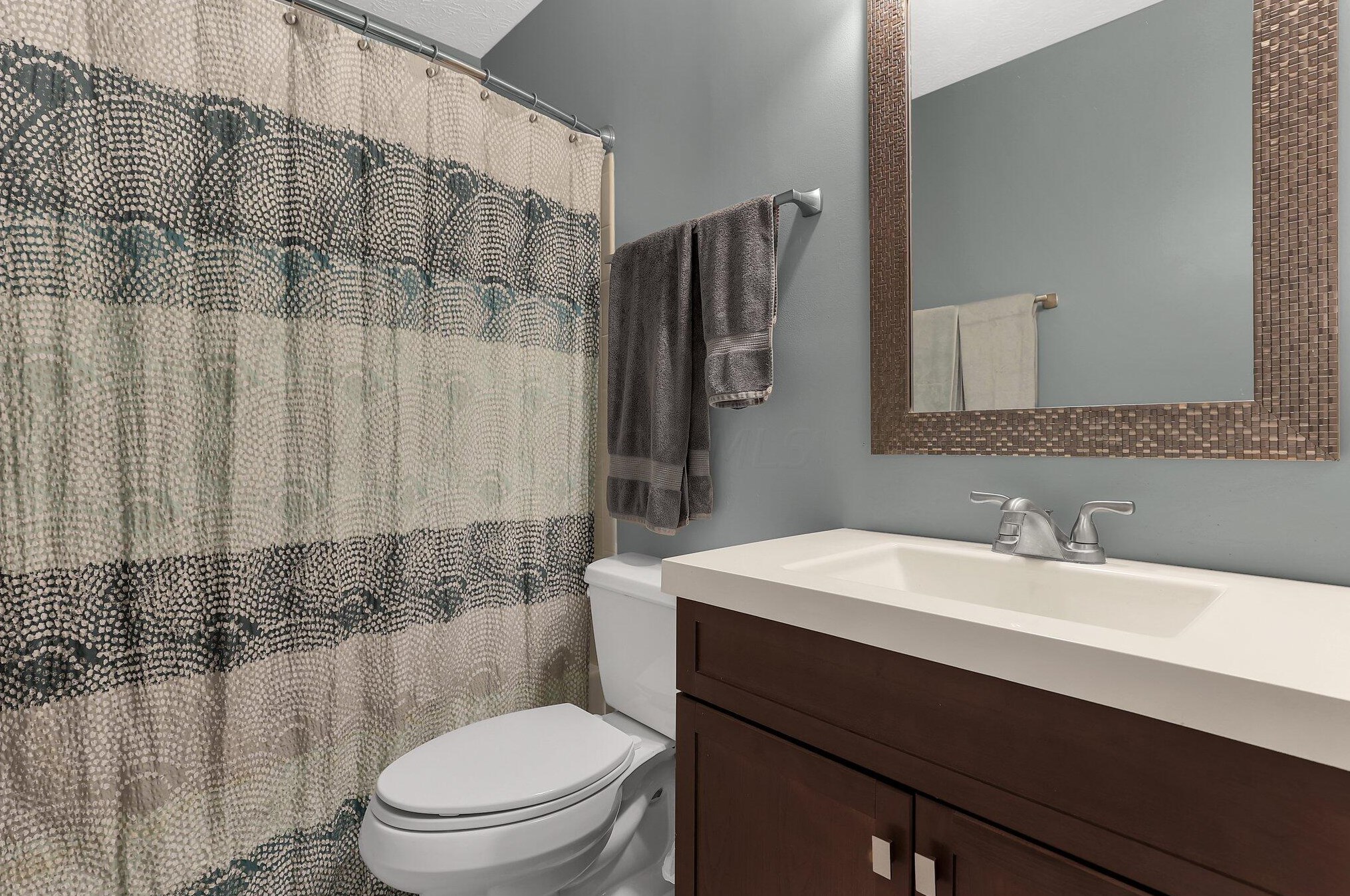 3553 Rosburg Dr, Columbus OH 43228-7073 exterior