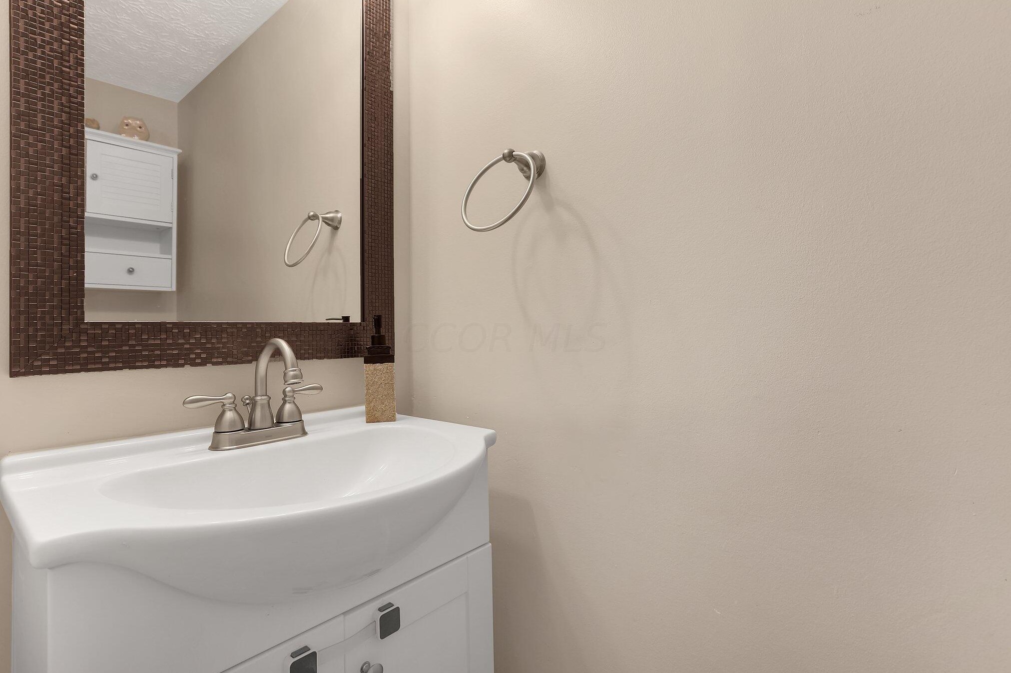 3553 Rosburg Dr, Columbus OH 43228-7073 exterior