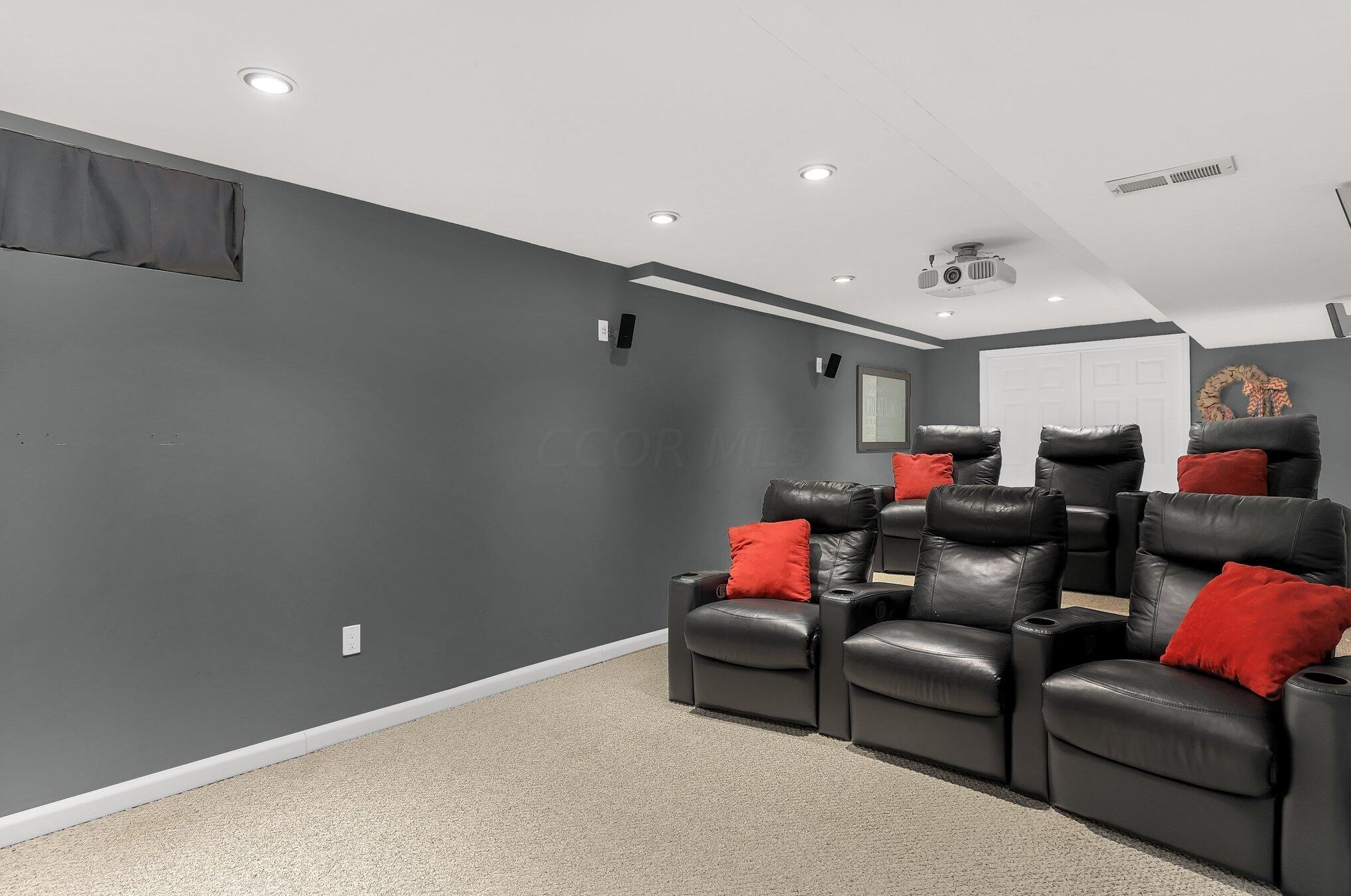 3553 Rosburg Dr, Columbus OH 43228-7073 exterior