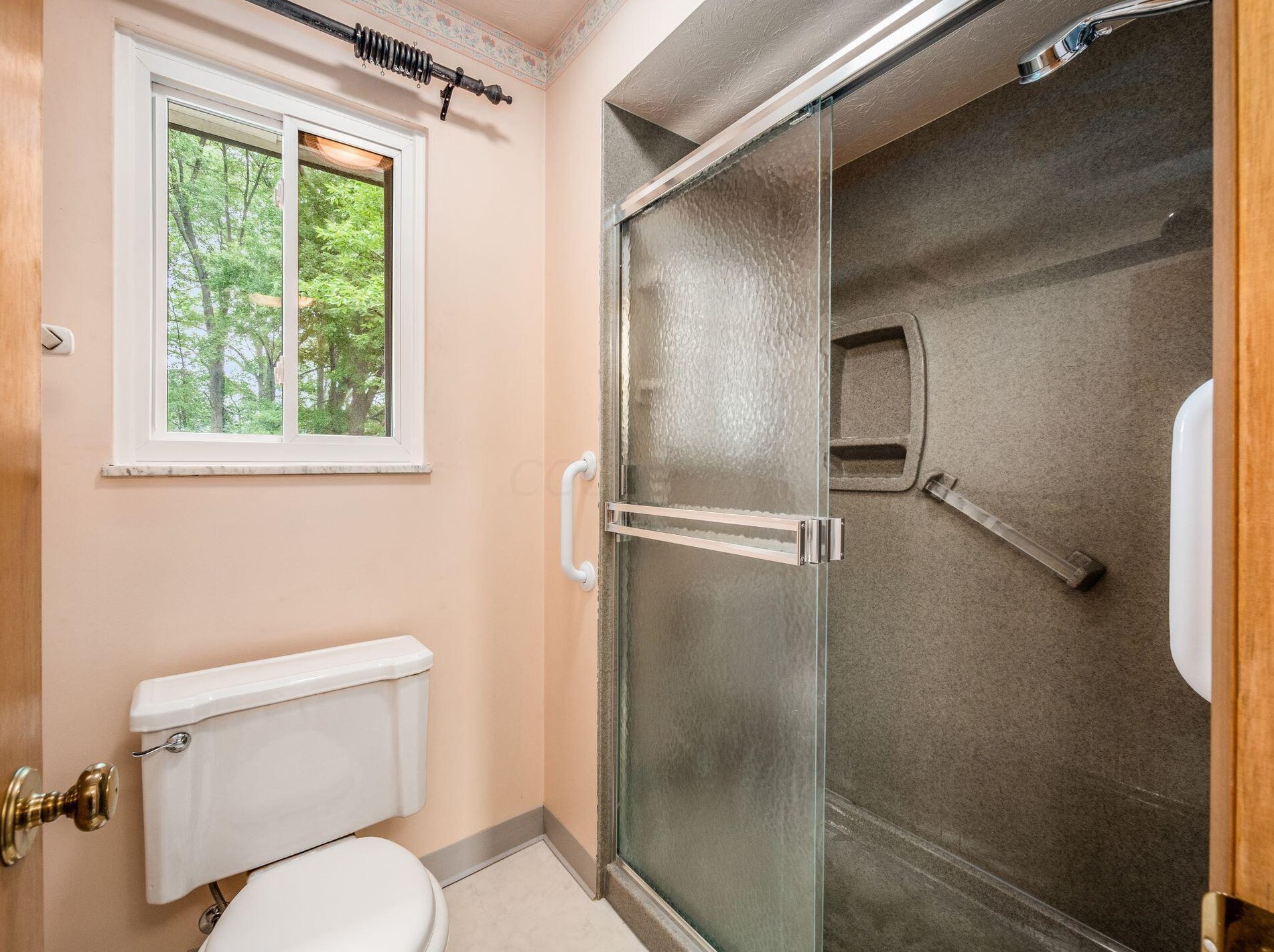 302 Cumberland Dr, Columbus OH 43213-2062 exterior