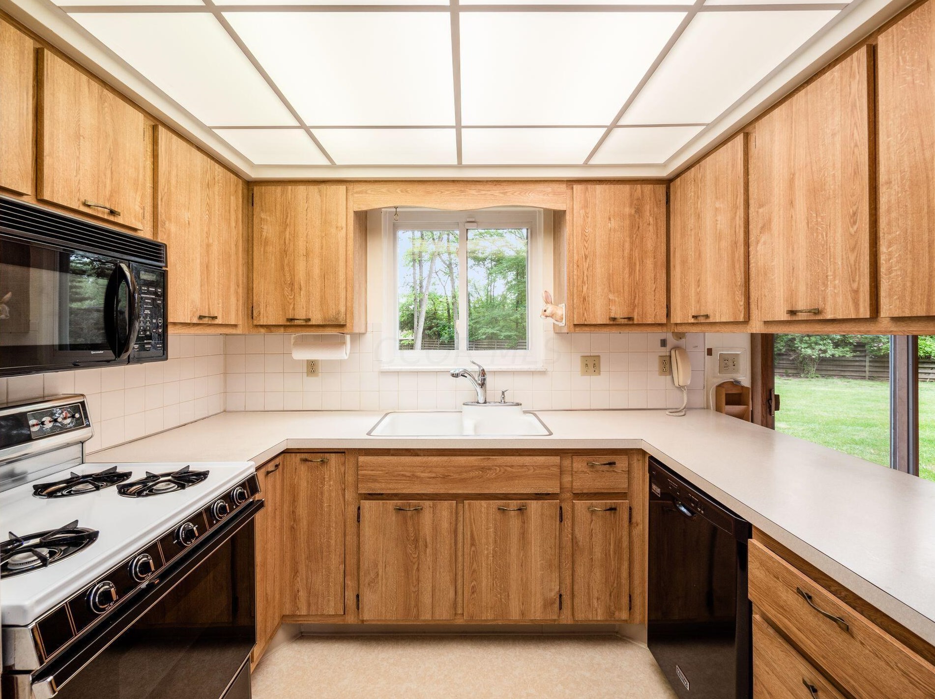 302 Cumberland Dr, Columbus OH 43213-2062 exterior