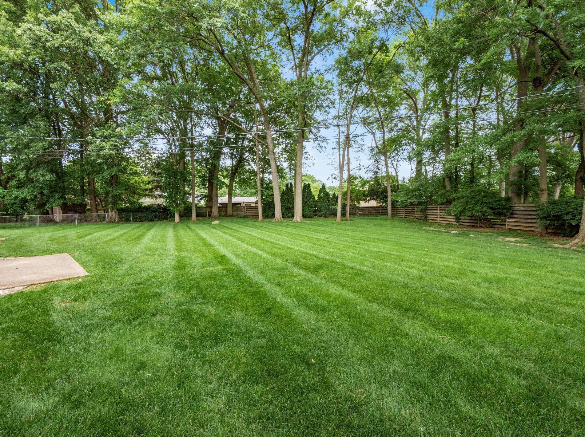 302 Cumberland Dr, Columbus OH 43213-2062 exterior