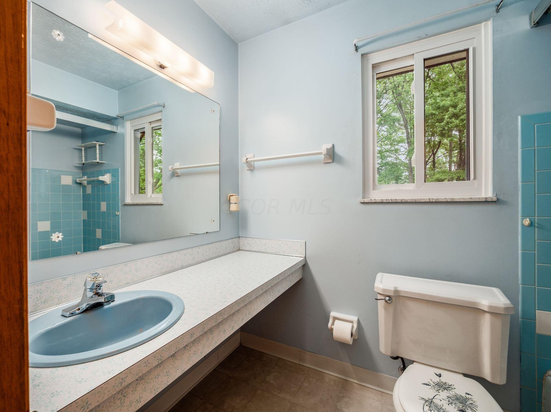 302 Cumberland Dr, Columbus OH 43213-2062 exterior