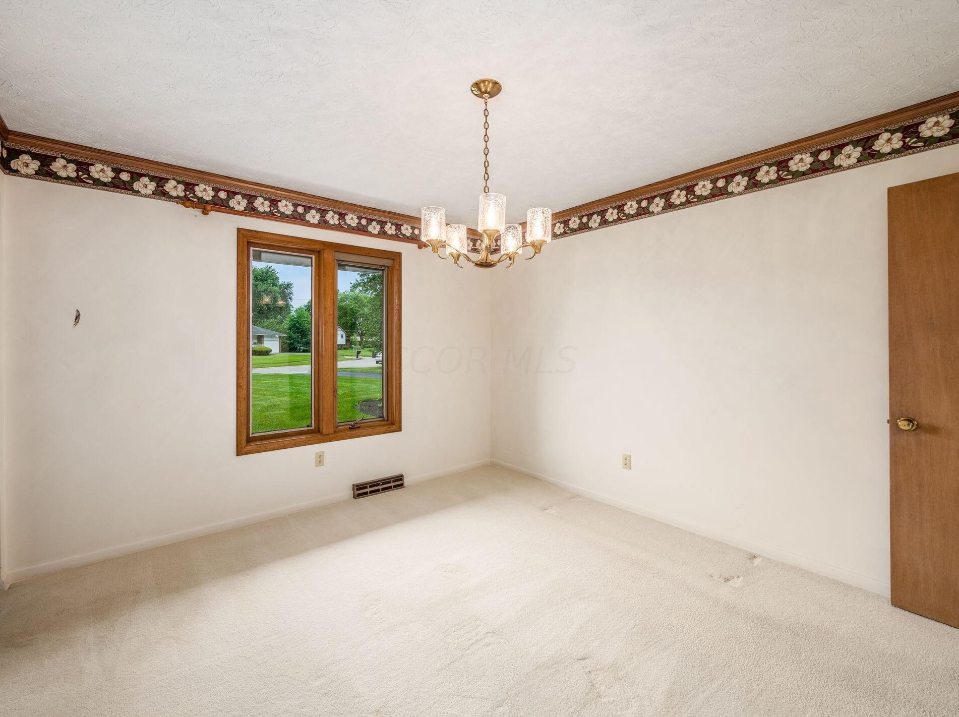 302 Cumberland Dr, Columbus OH 43213-2062 exterior