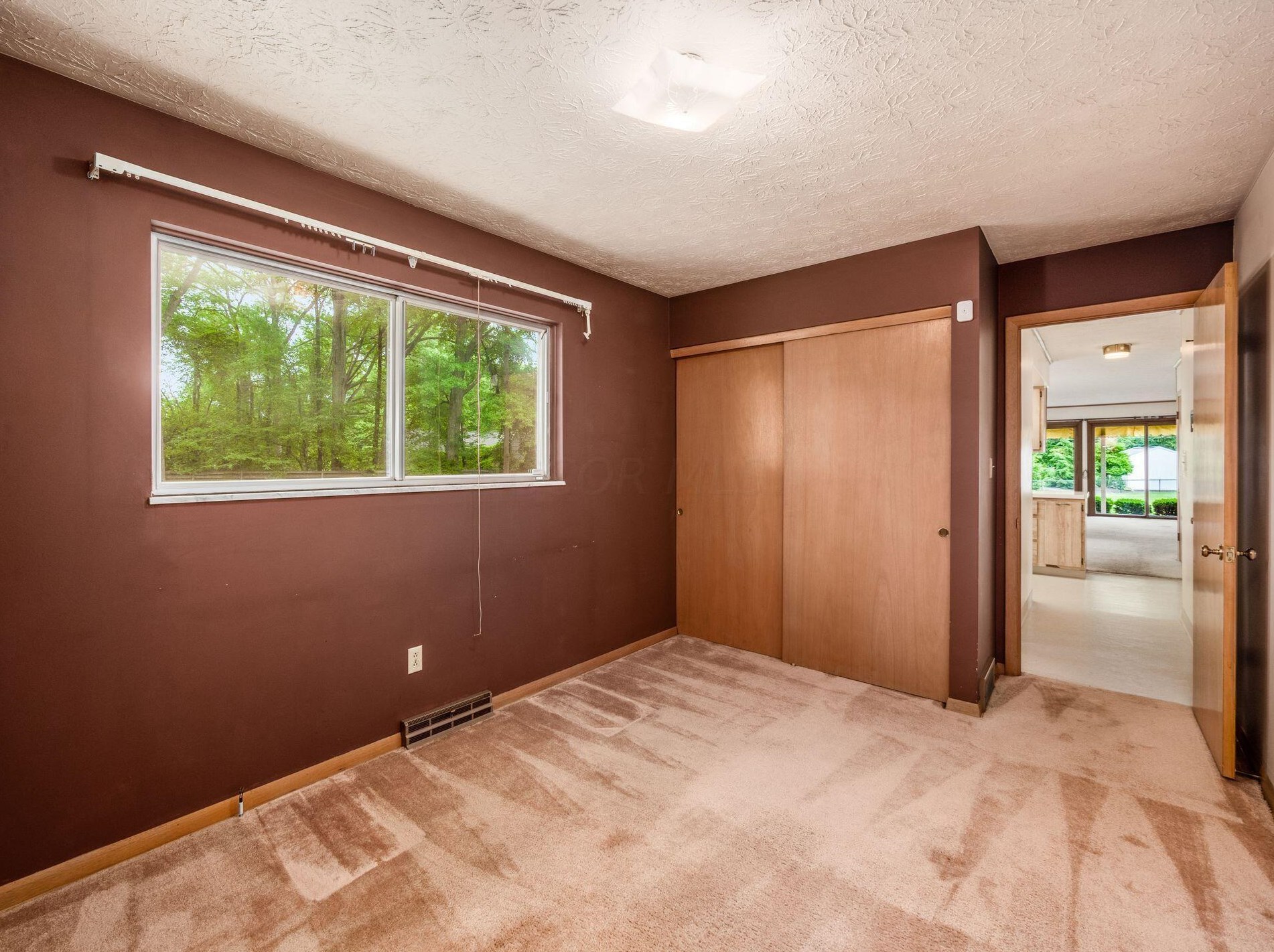 302 Cumberland Dr, Columbus OH 43213-2062 exterior