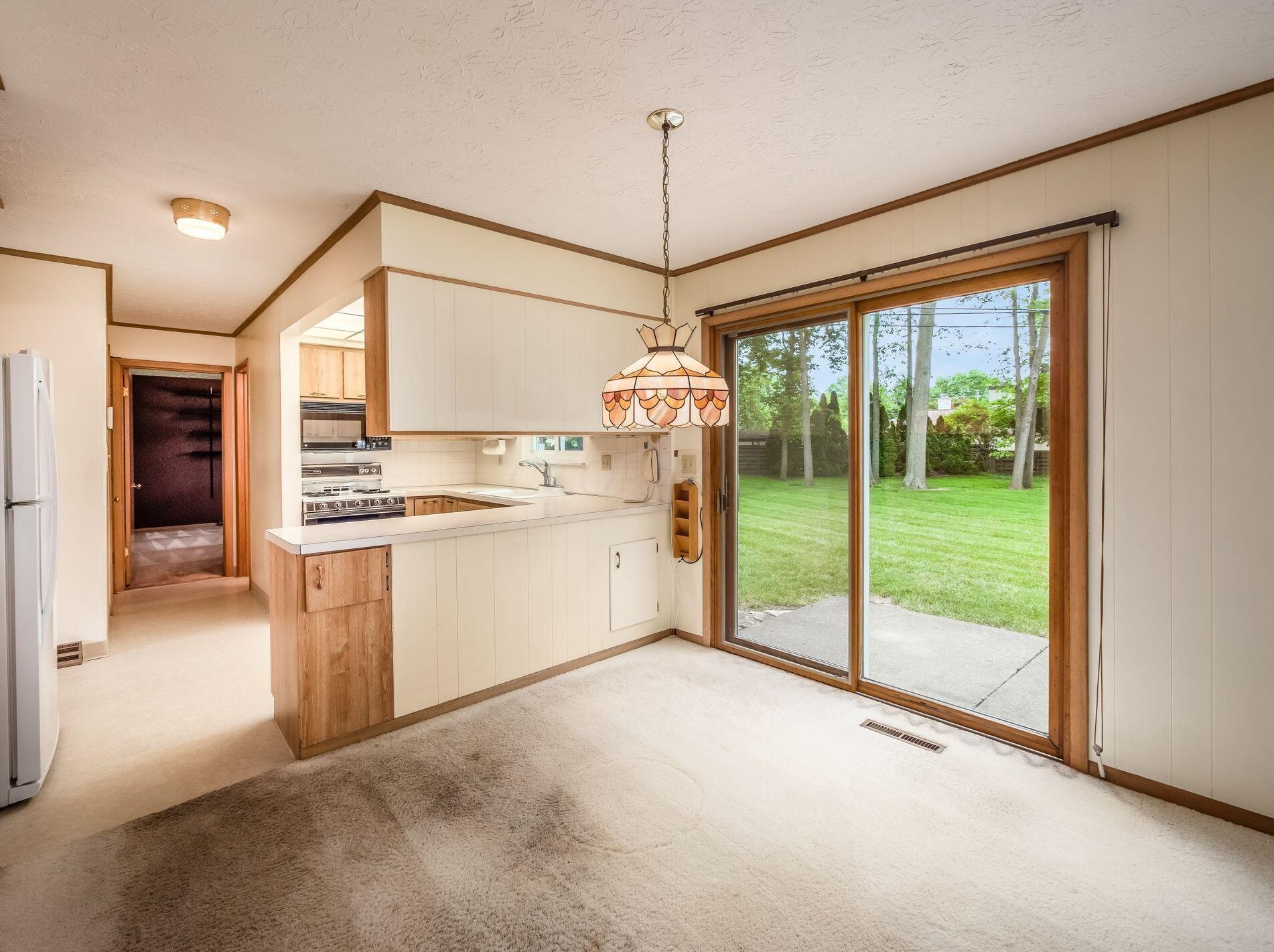 302 Cumberland Dr, Columbus OH 43213-2062 exterior