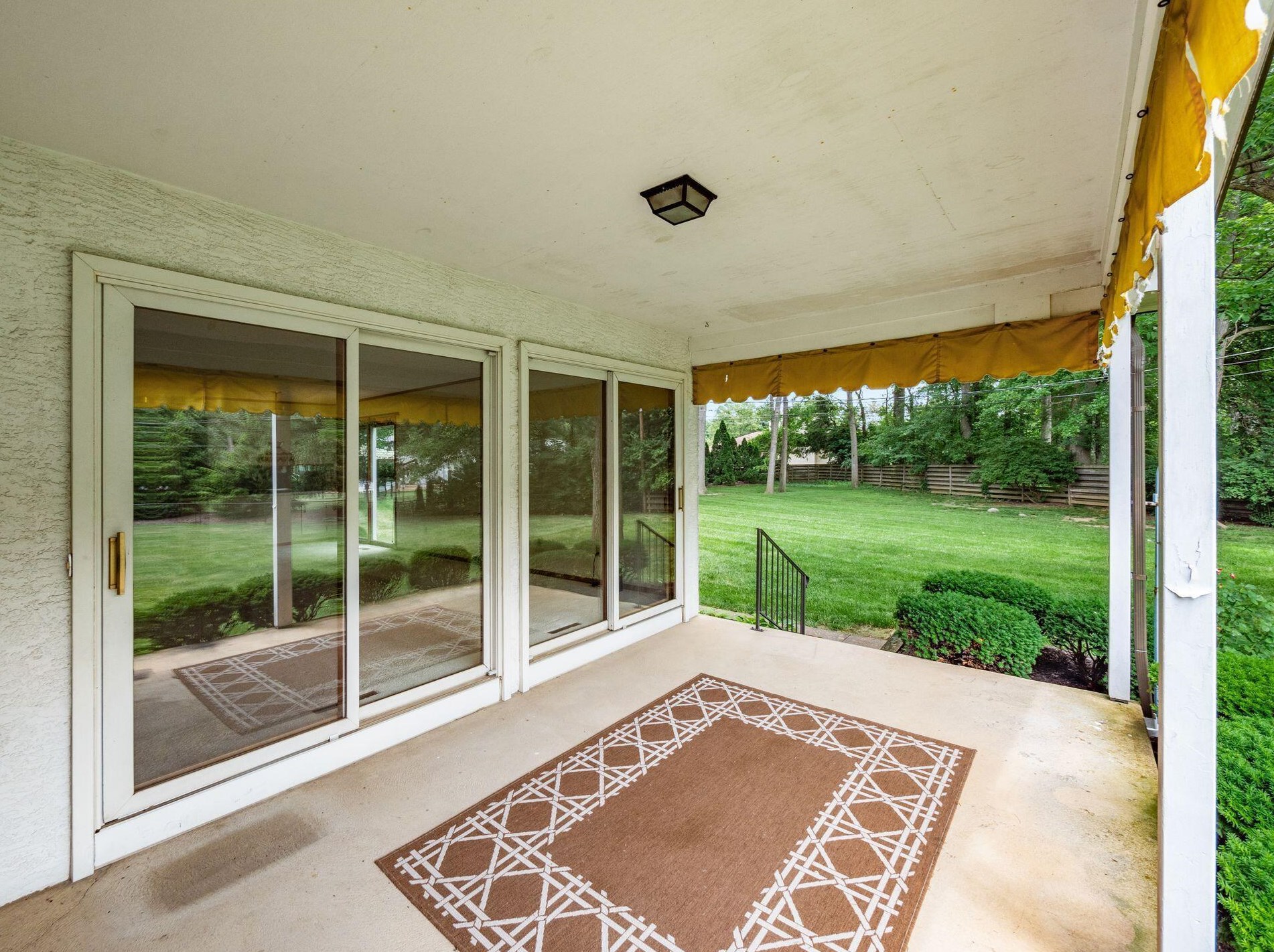 302 Cumberland Dr, Columbus OH 43213-2062 exterior