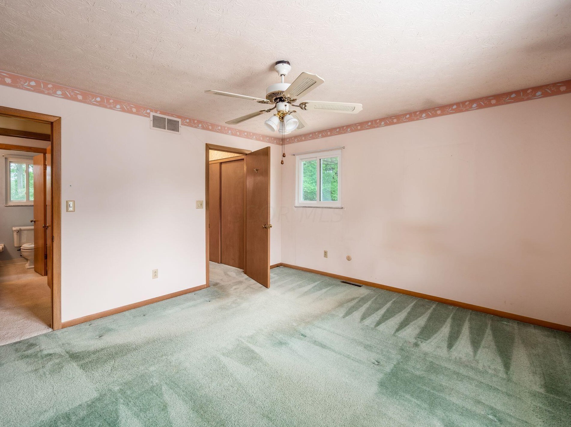 302 Cumberland Dr, Columbus OH 43213-2062 exterior