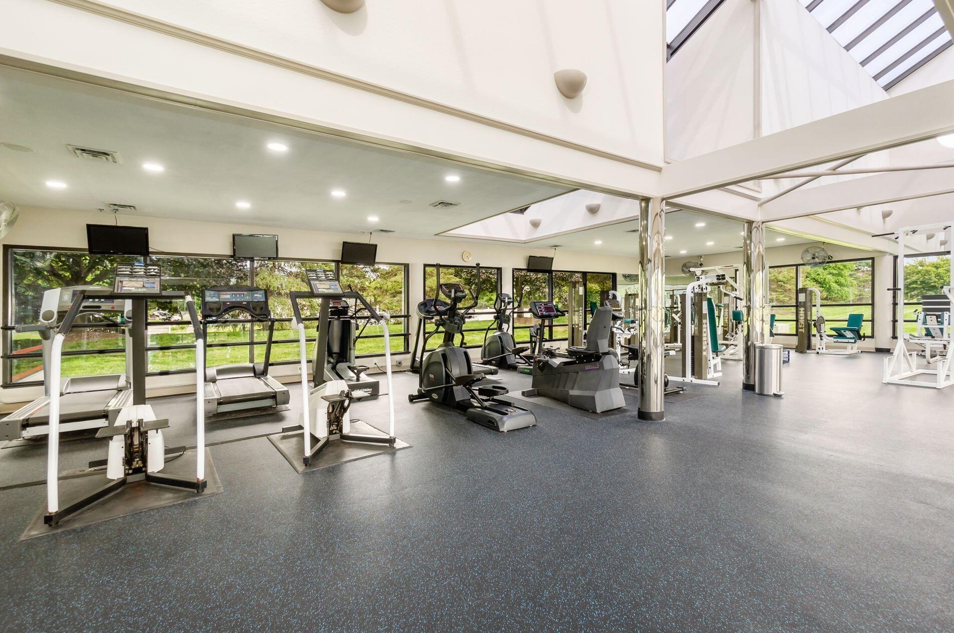 2078 Coleman Dr, Columbus OH  43235-8313 exterior