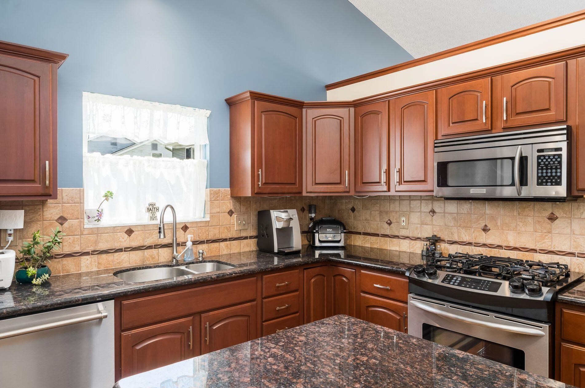 464 Broadview Ct, Pataskala OH  43062-8144 exterior