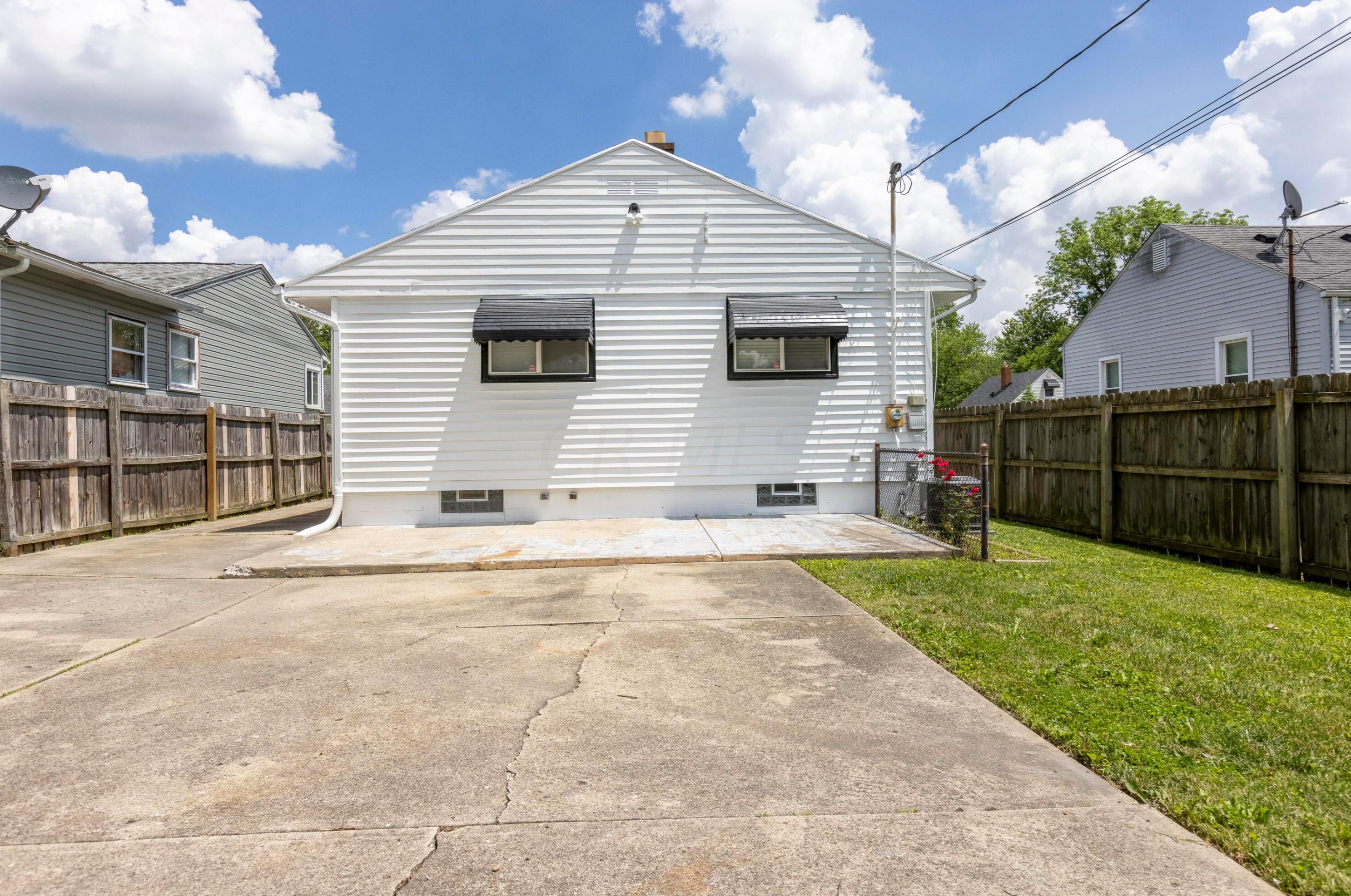 2665 Atwood Ter, Columbus OH 43211-1105 exterior