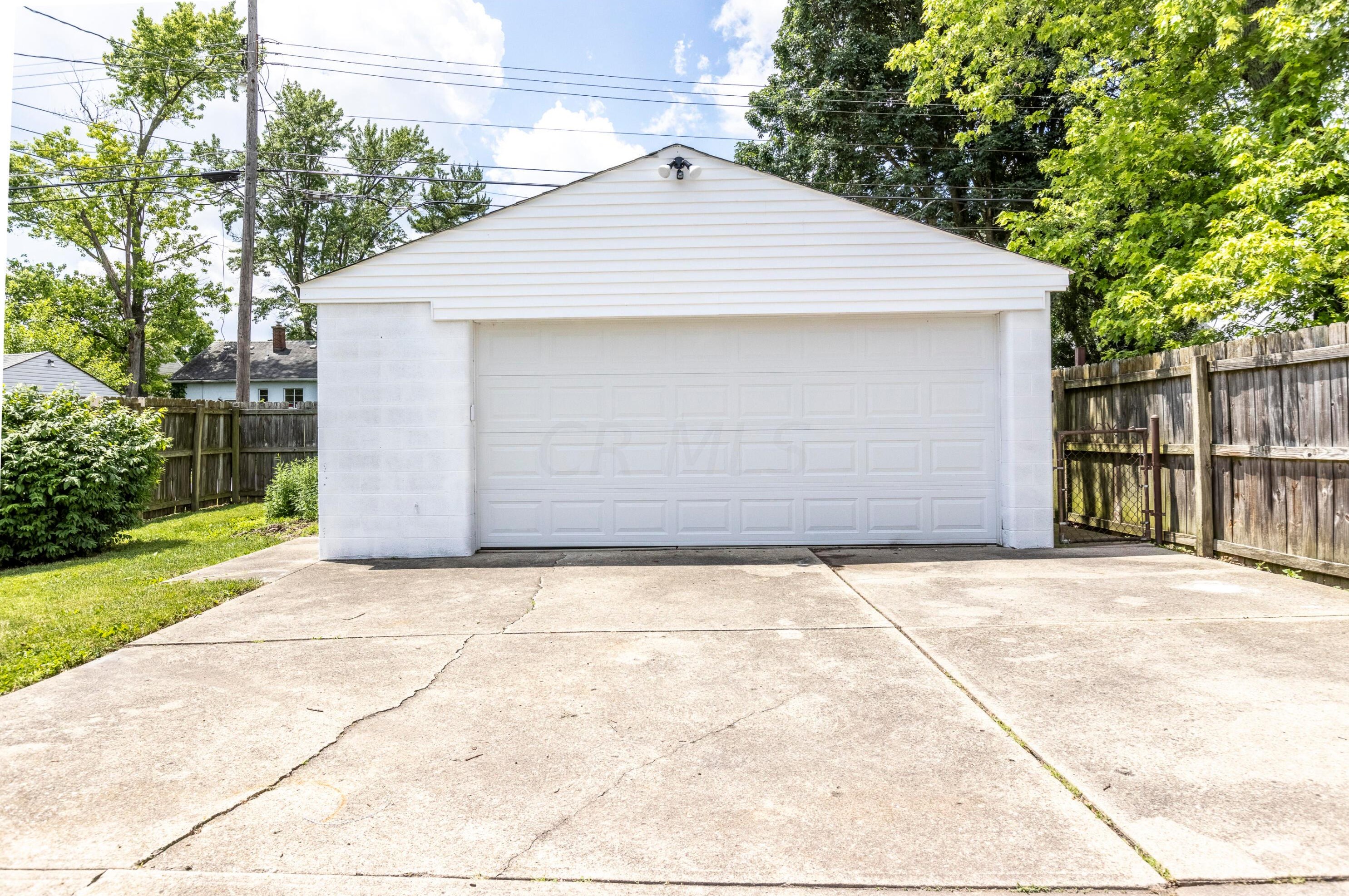 2665 Atwood Ter, Columbus OH 43211-1105 exterior