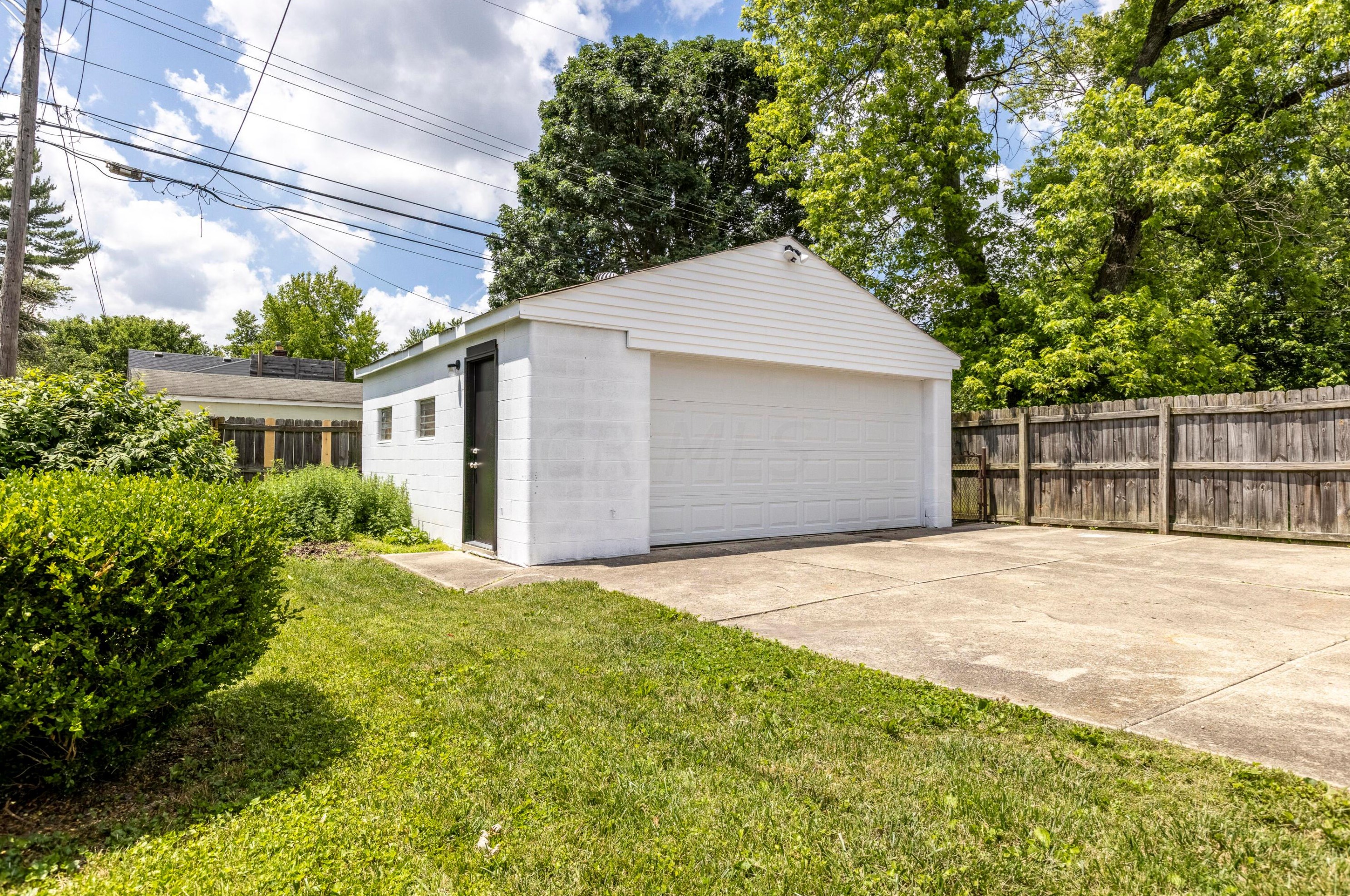 2665 Atwood Ter, Columbus OH 43211-1105 exterior