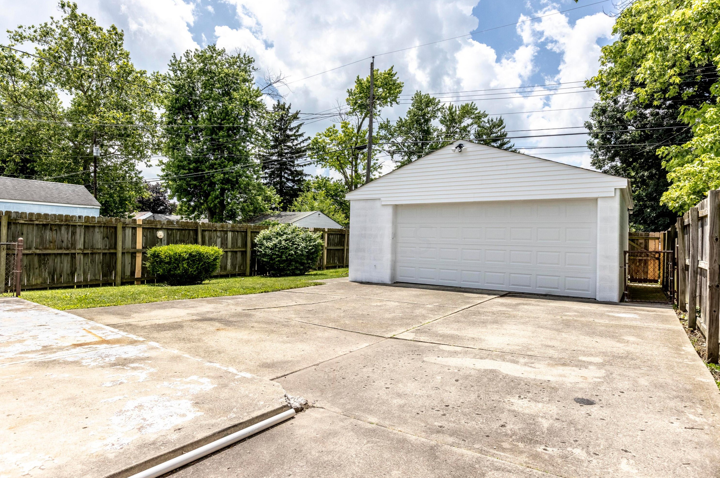 2665 Atwood Ter, Columbus OH 43211-1105 exterior