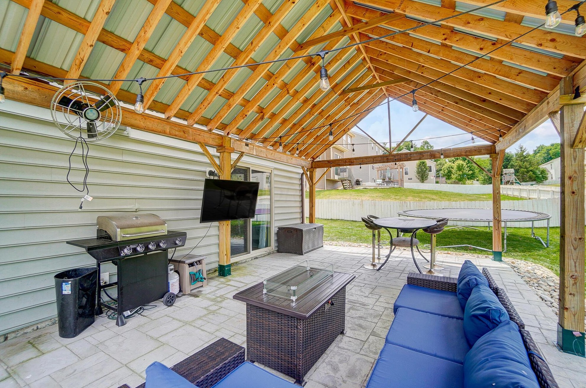 7551 Walnut Dr, Cnl Wnchstr OH 43110-8185 exterior