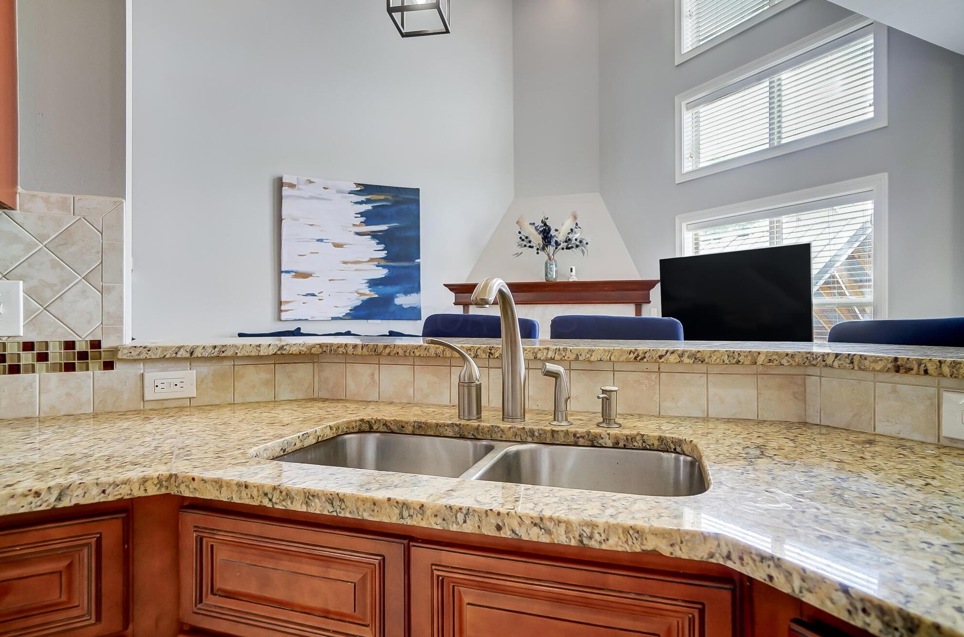 7551 Walnut Dr, Cnl Wnchstr OH 43110-8185 exterior