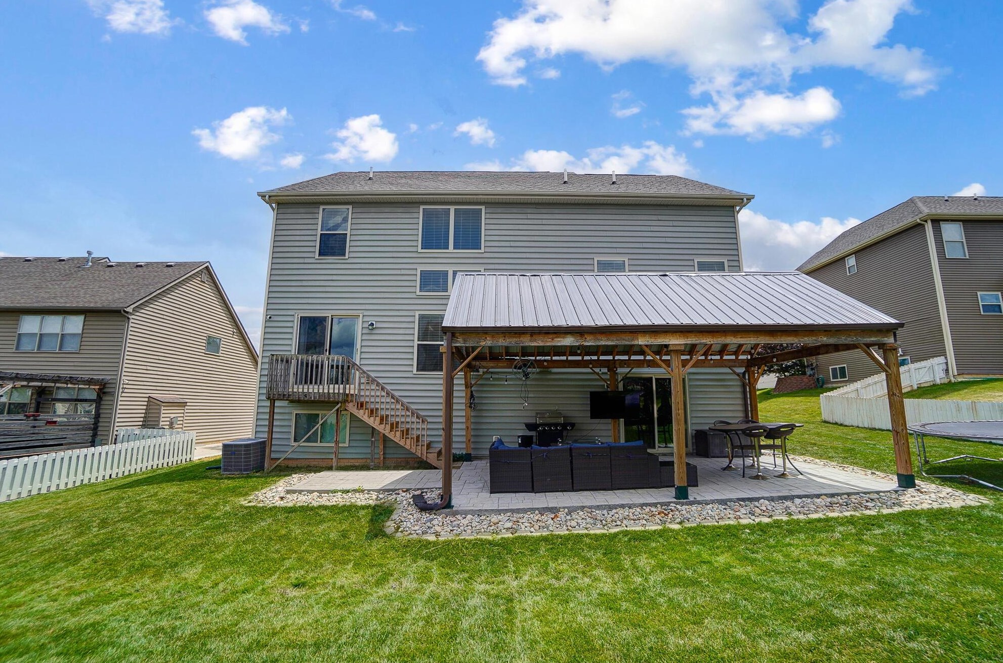 7551 Walnut Dr, Cnl Wnchstr OH 43110-8185 exterior