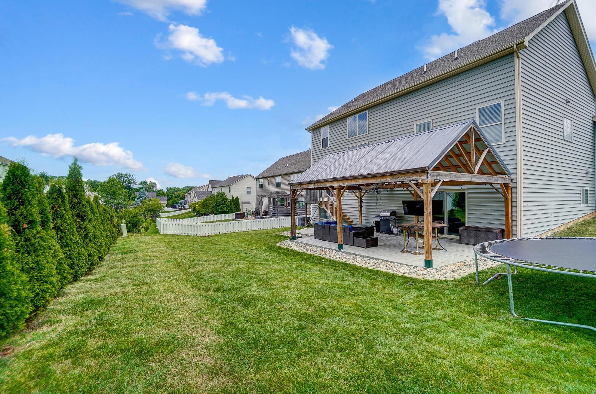 7551 Walnut Dr, Cnl Wnchstr OH 43110-8185 exterior