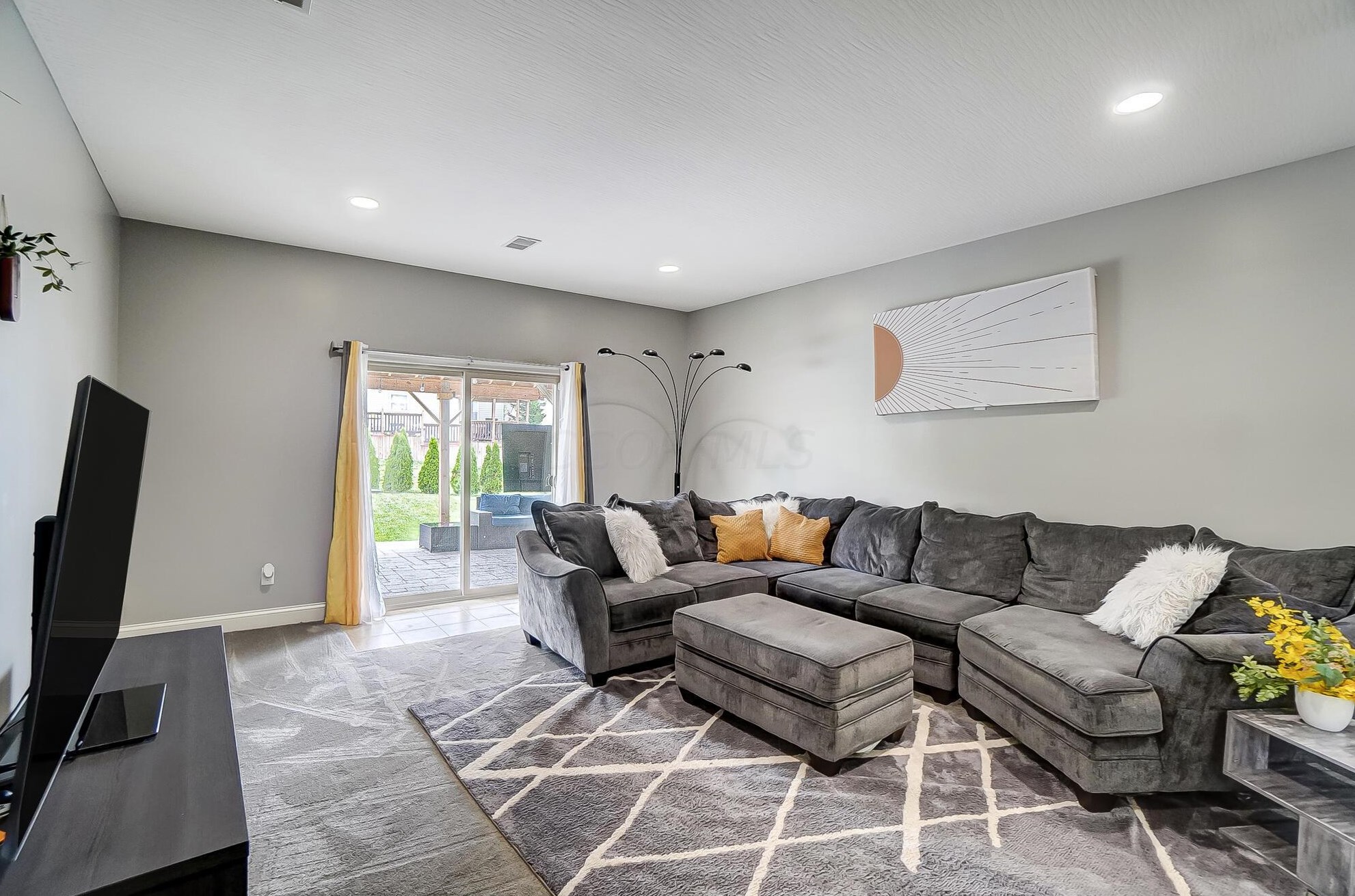 7551 Walnut Dr, Cnl Wnchstr OH 43110-8185 exterior