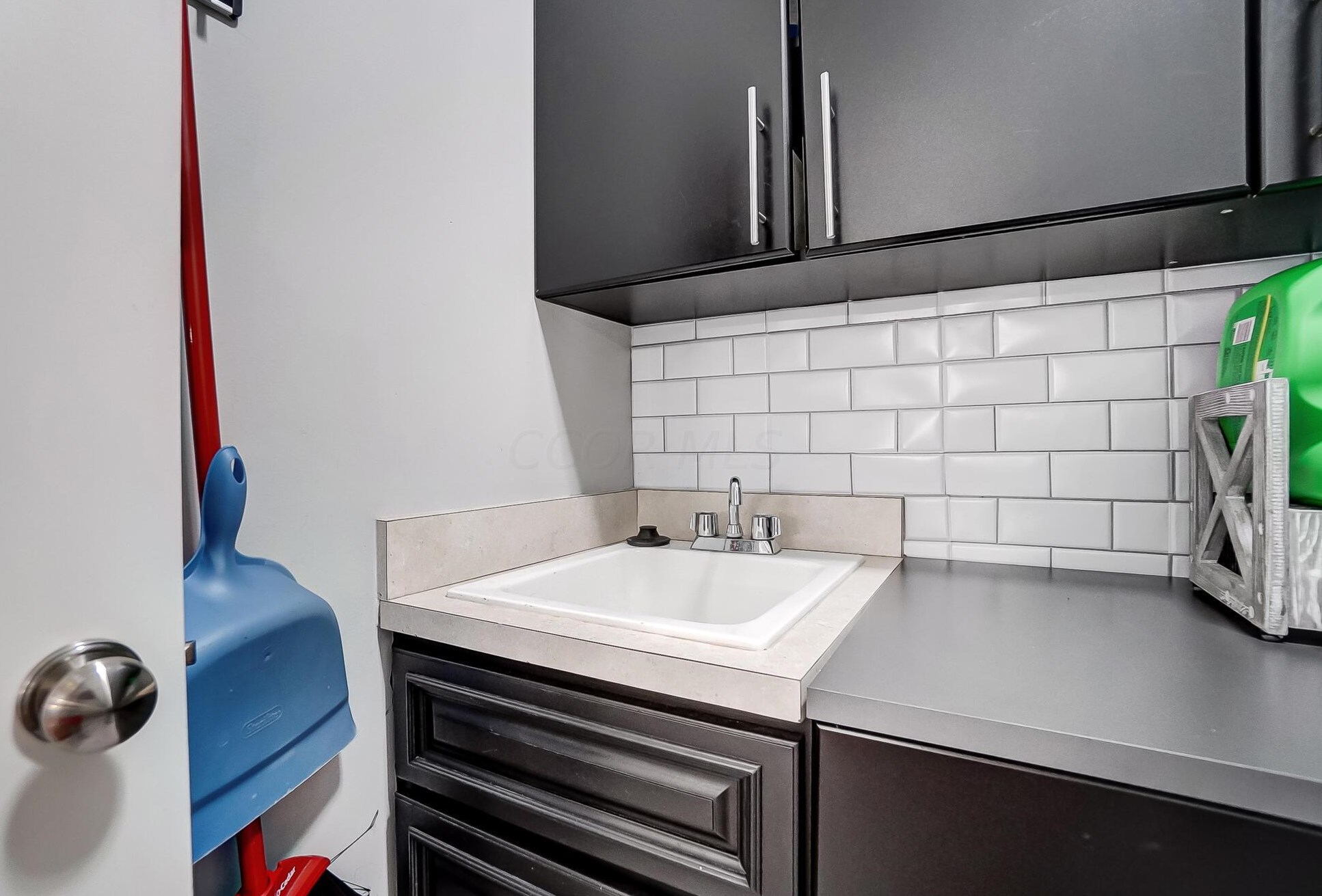 7551 Walnut Dr, Cnl Wnchstr OH 43110-8185 exterior