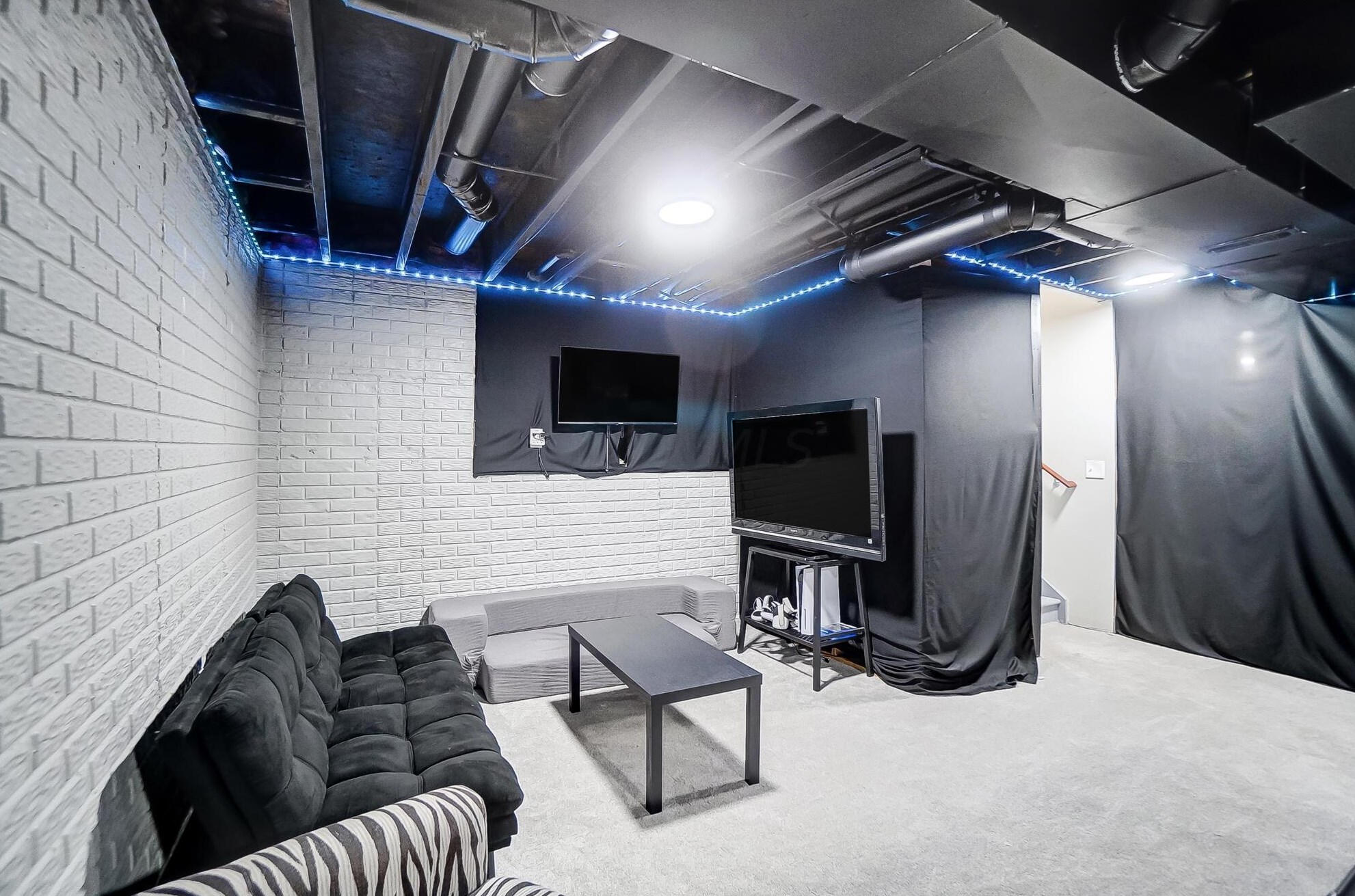 7551 Walnut Dr, Cnl Wnchstr OH 43110-8185 exterior