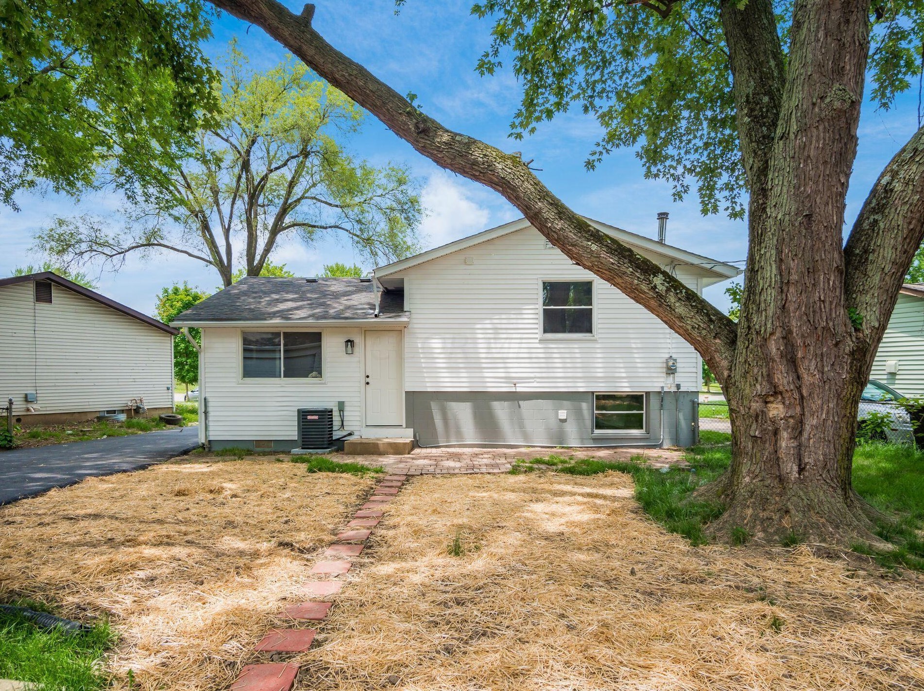 4668 Larkhall Ln, Columbus OH 43229-5818 exterior