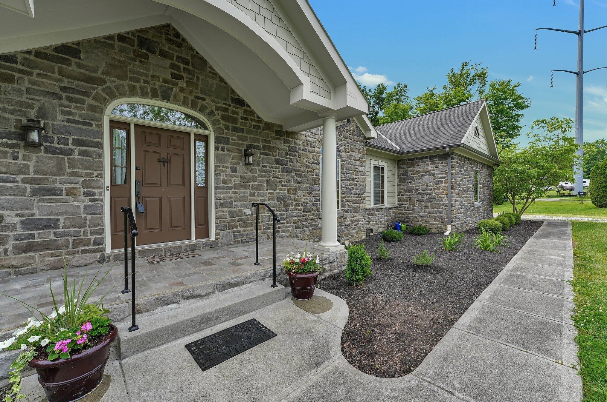 8853 National Rd, Pataskala OH 43062-7617 exterior