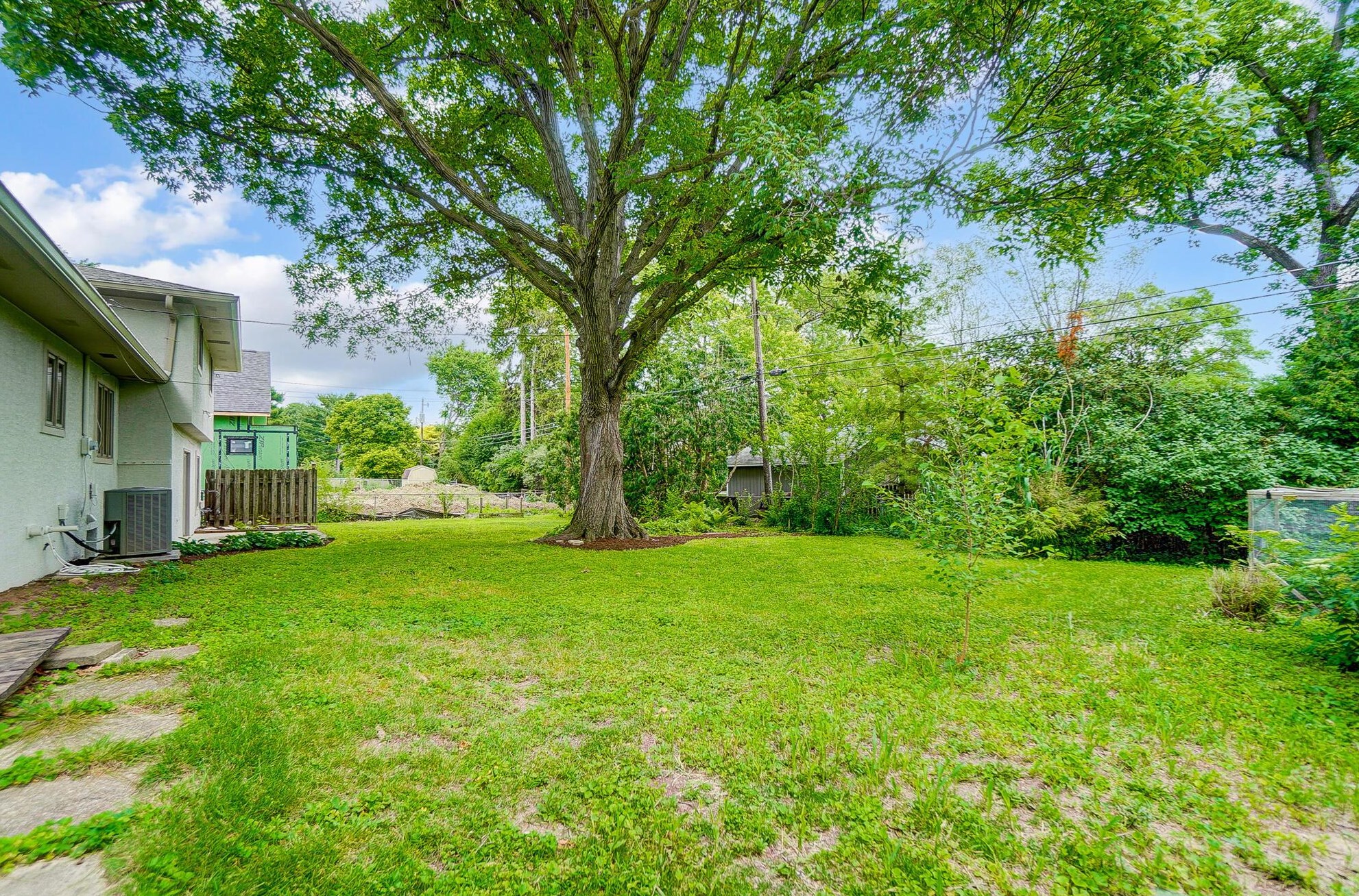 3088 Brandon Rd, Columbus OH 43221-2208 exterior