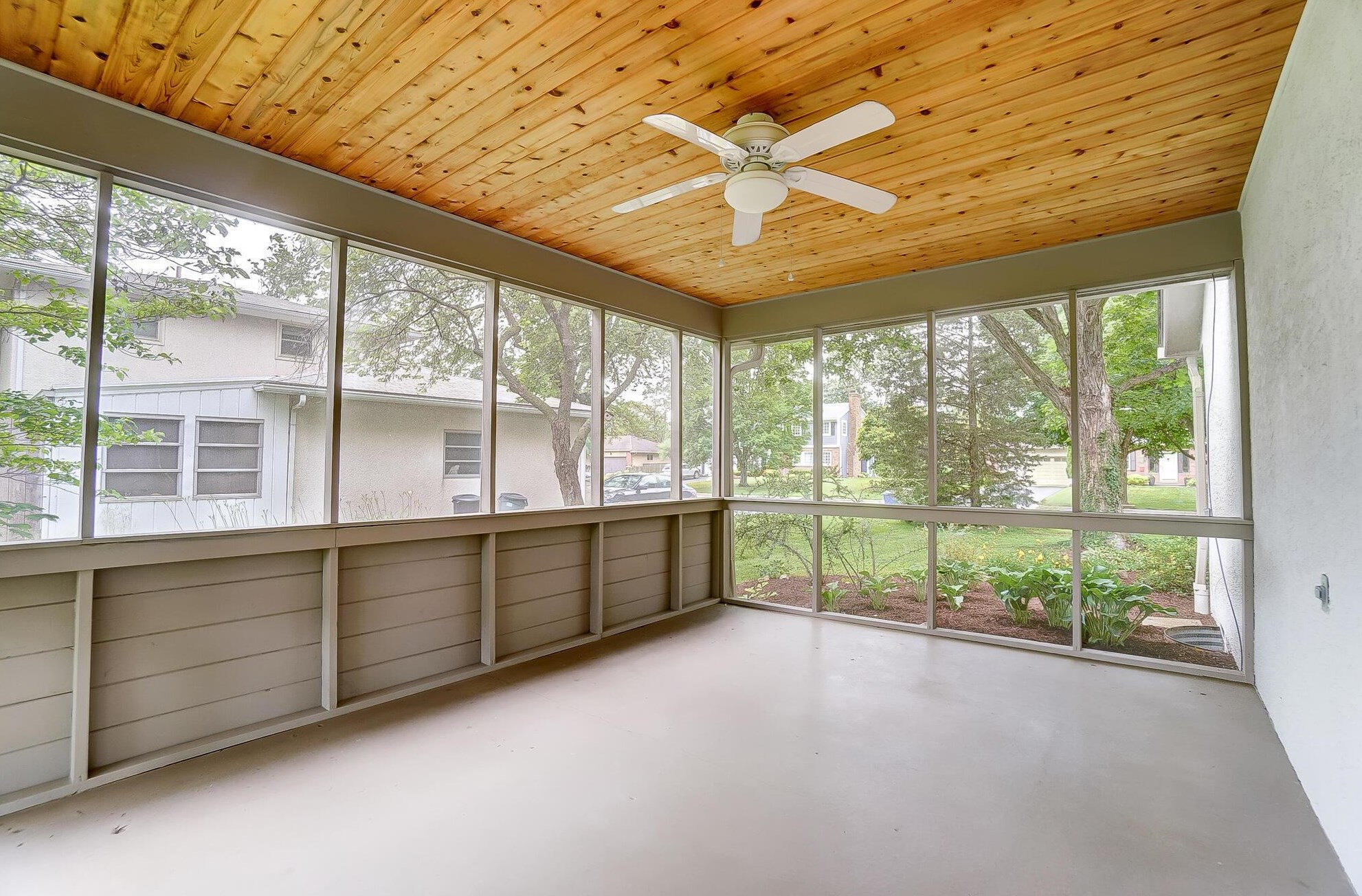 3088 Brandon Rd, Columbus OH 43221-2208 exterior