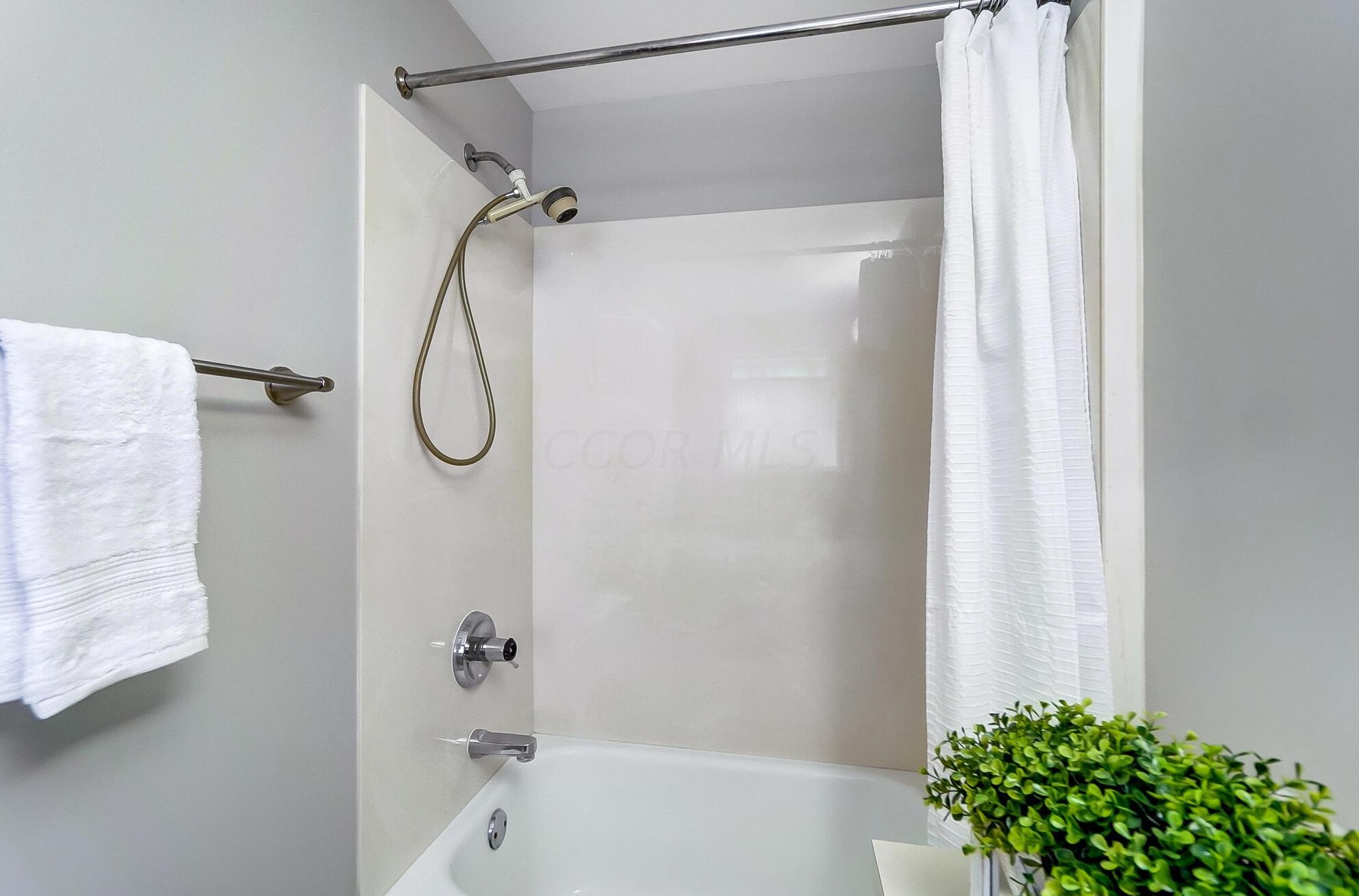 3088 Brandon Rd, Columbus OH 43221-2208 exterior