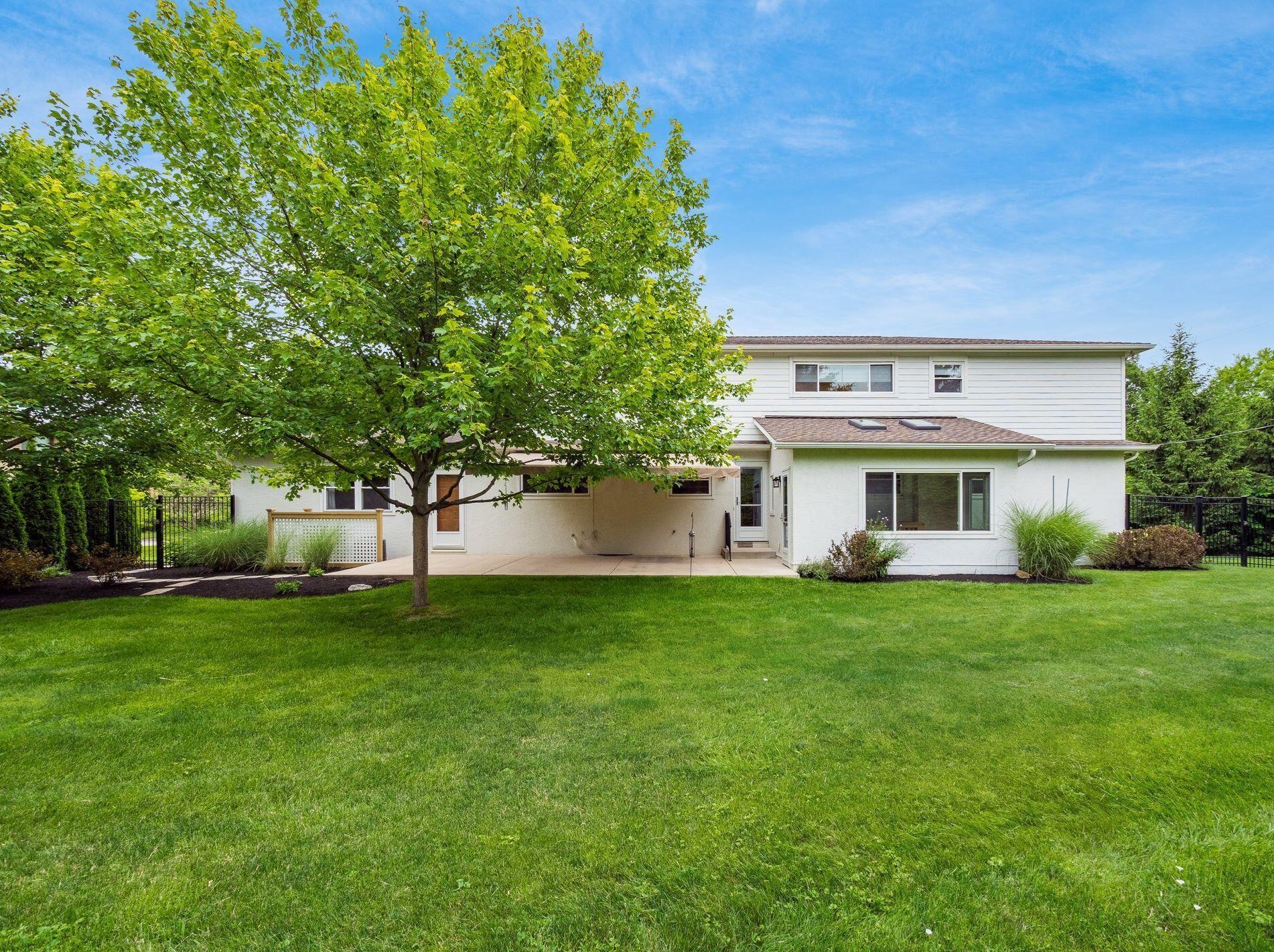 1723 Grace Ln, Columbus OH 43220-4903 exterior