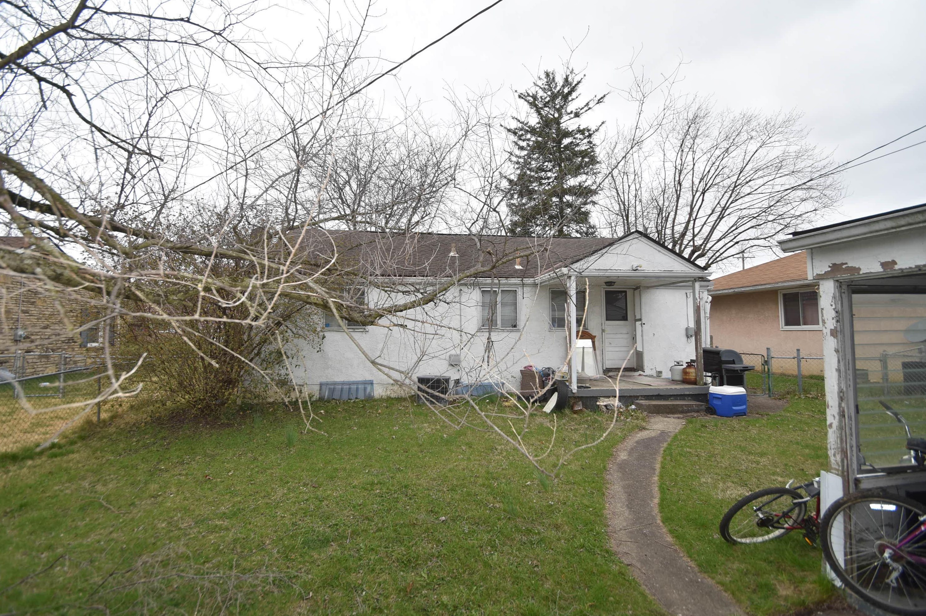 966 Pierce Ave, Columbus OH 43227-1255 exterior