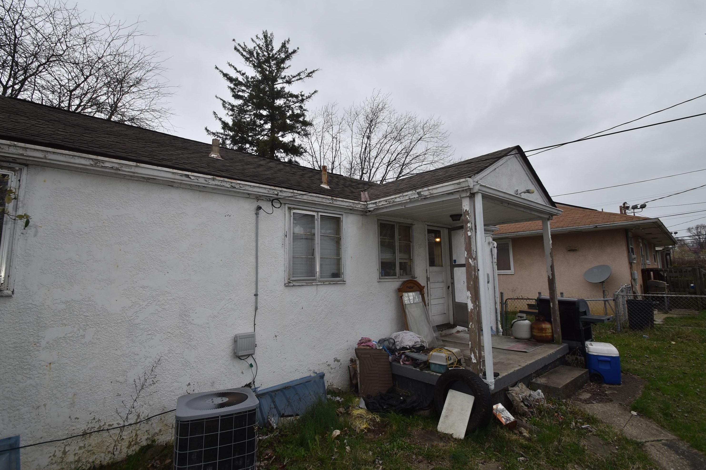 966 Pierce Ave, Columbus OH 43227-1255 exterior